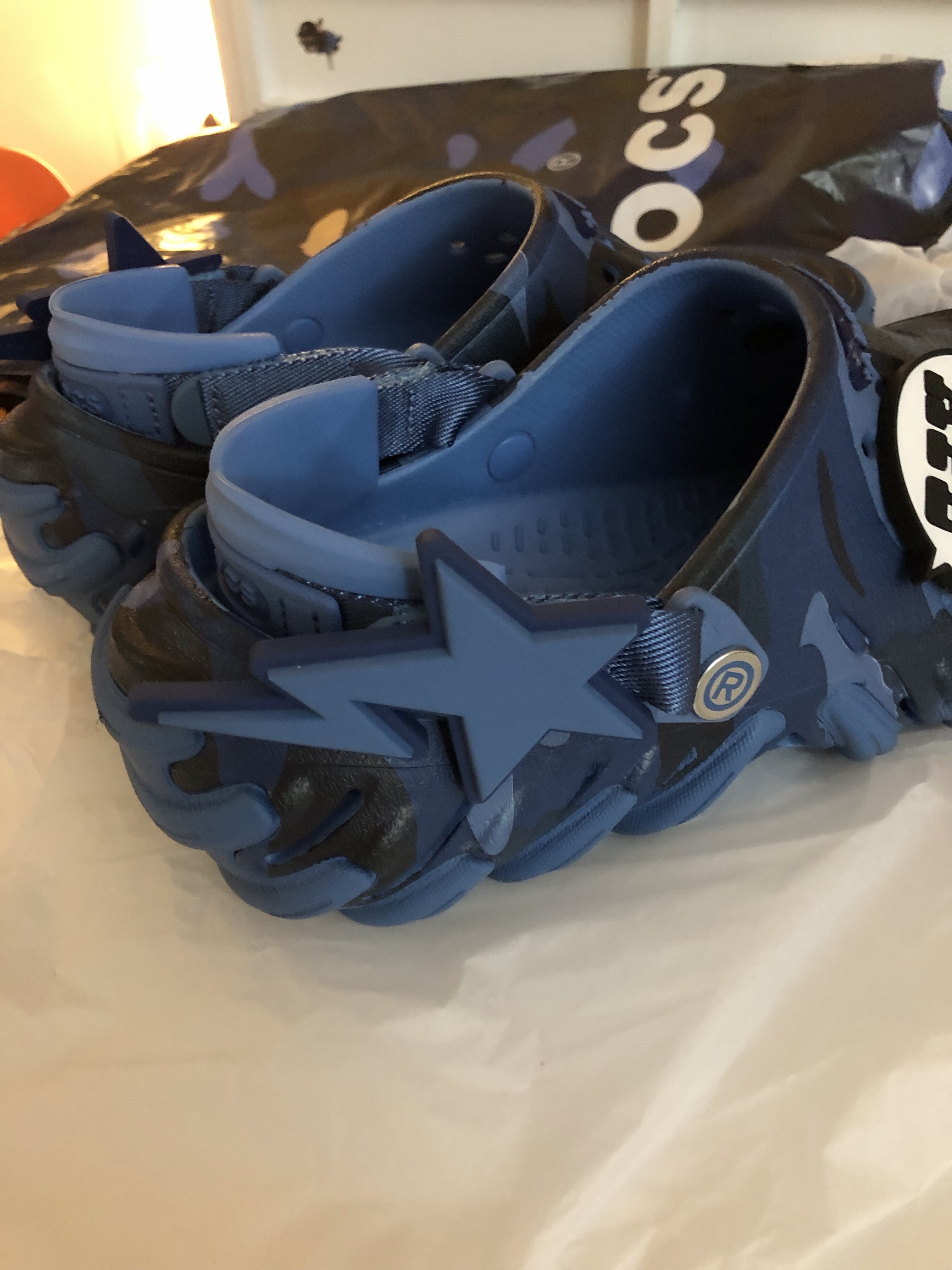 Crocs x BAPE Echo RO Clog Navy 착용 스타일 - 2