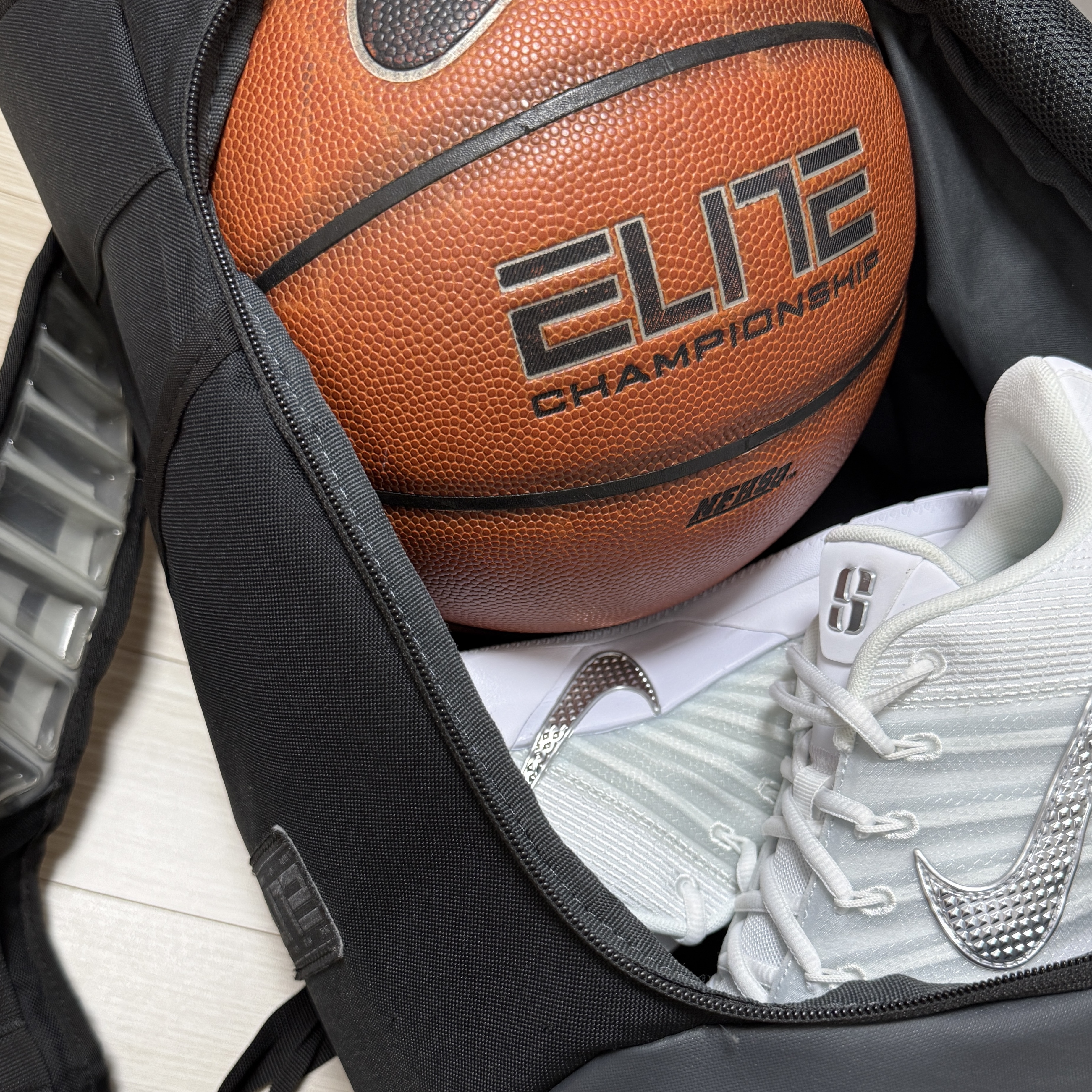 Nike Sabrina 3 EP White Metallic Silver, Nike Hoops Elite Backpack 32L Black Anthracite 착용 스타일