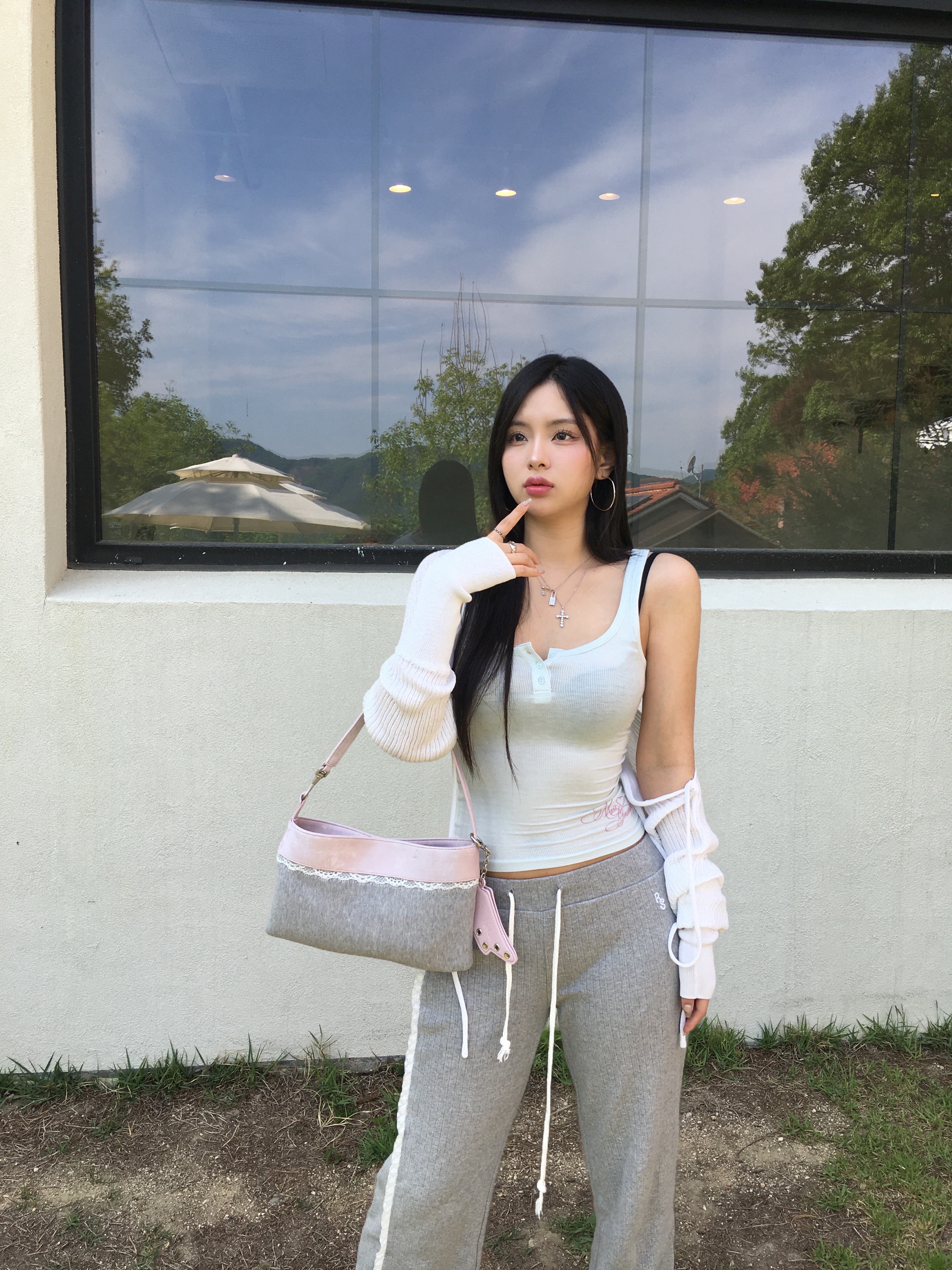 Sculptor Miss Grumpy Button-Up Top Baby Blue, (W) Jordan 1 Brooklyn Low Black 착용 스타일 - 2