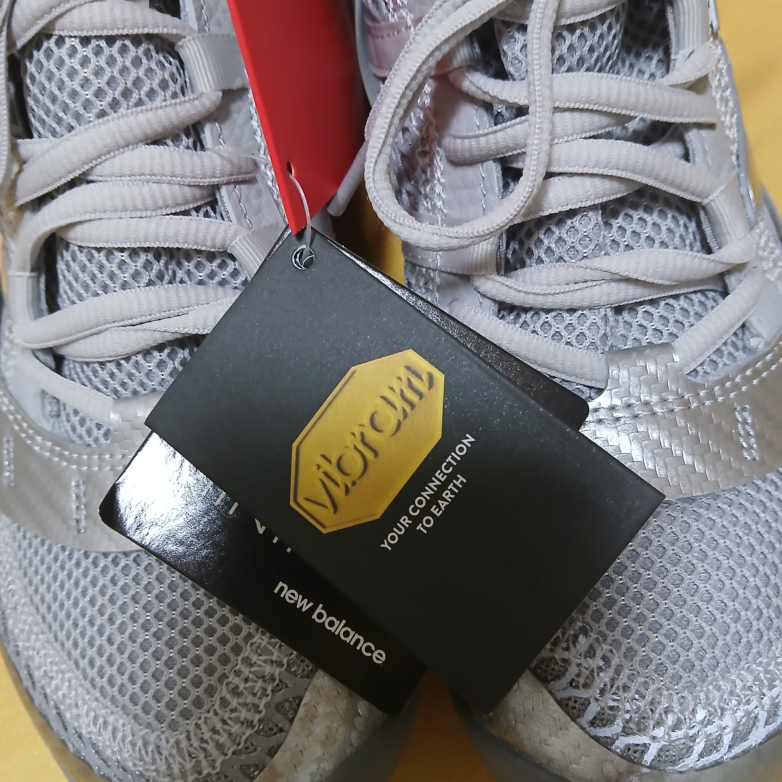 New Balance Minimus MT10O Slate Grey Silver Metallic 착용 스타일 - 4