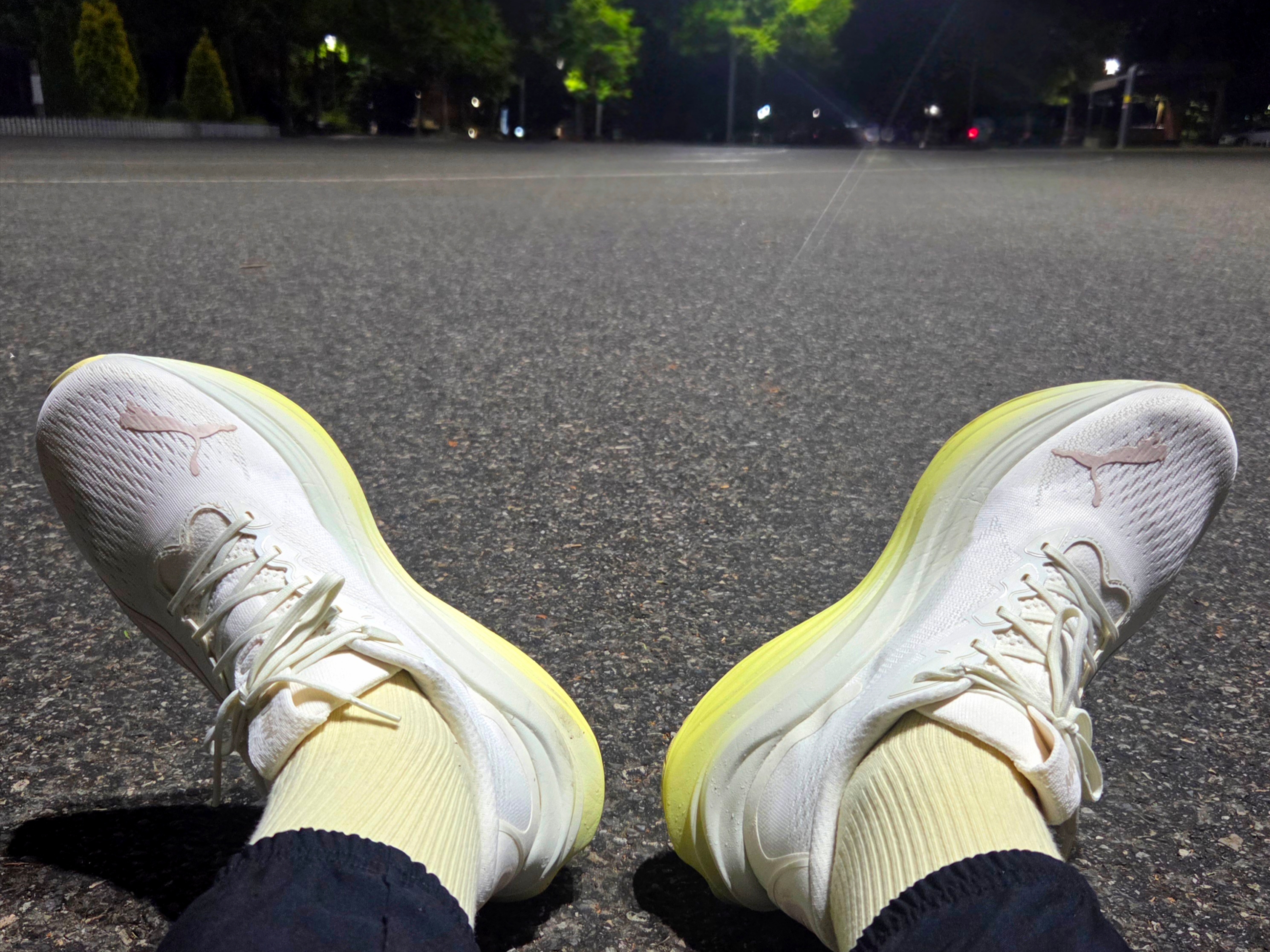 Puma Magmax Nitro Warm White Gold Moon 착용 스타일