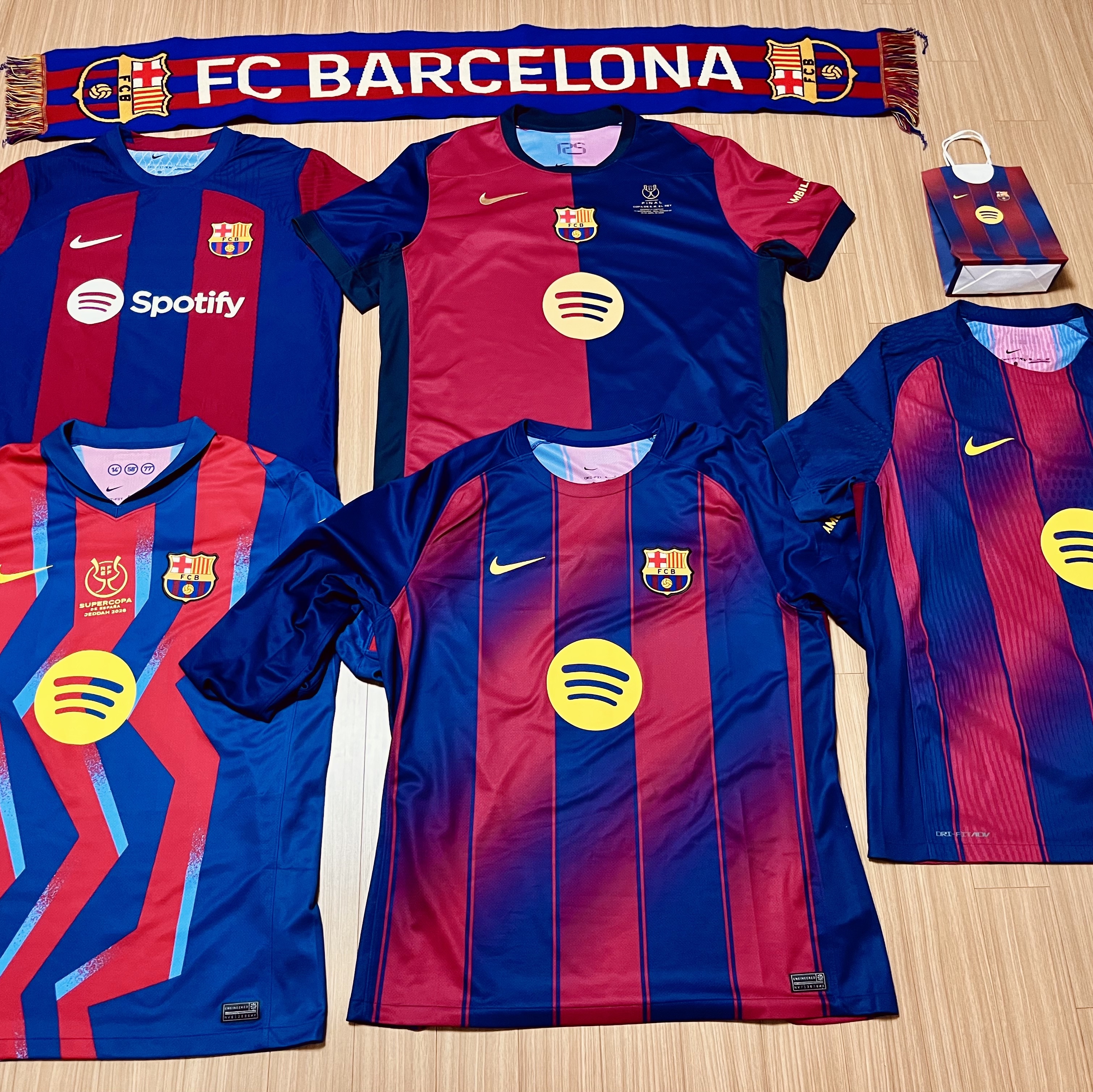 Nike FC Barcelona 2025/26 Stadium Home Dri-Fit Football Replica Long Sleeve Deep Royal Blue Noble Red (Non Marking Ver.), Nike FC Barcelona 2025/26 Match Home Dri-Fit ADV Soccer Authentic Jersey Deep Royal Blue Noble Red (Non Marking Ver.) 착용 스타일 - 1