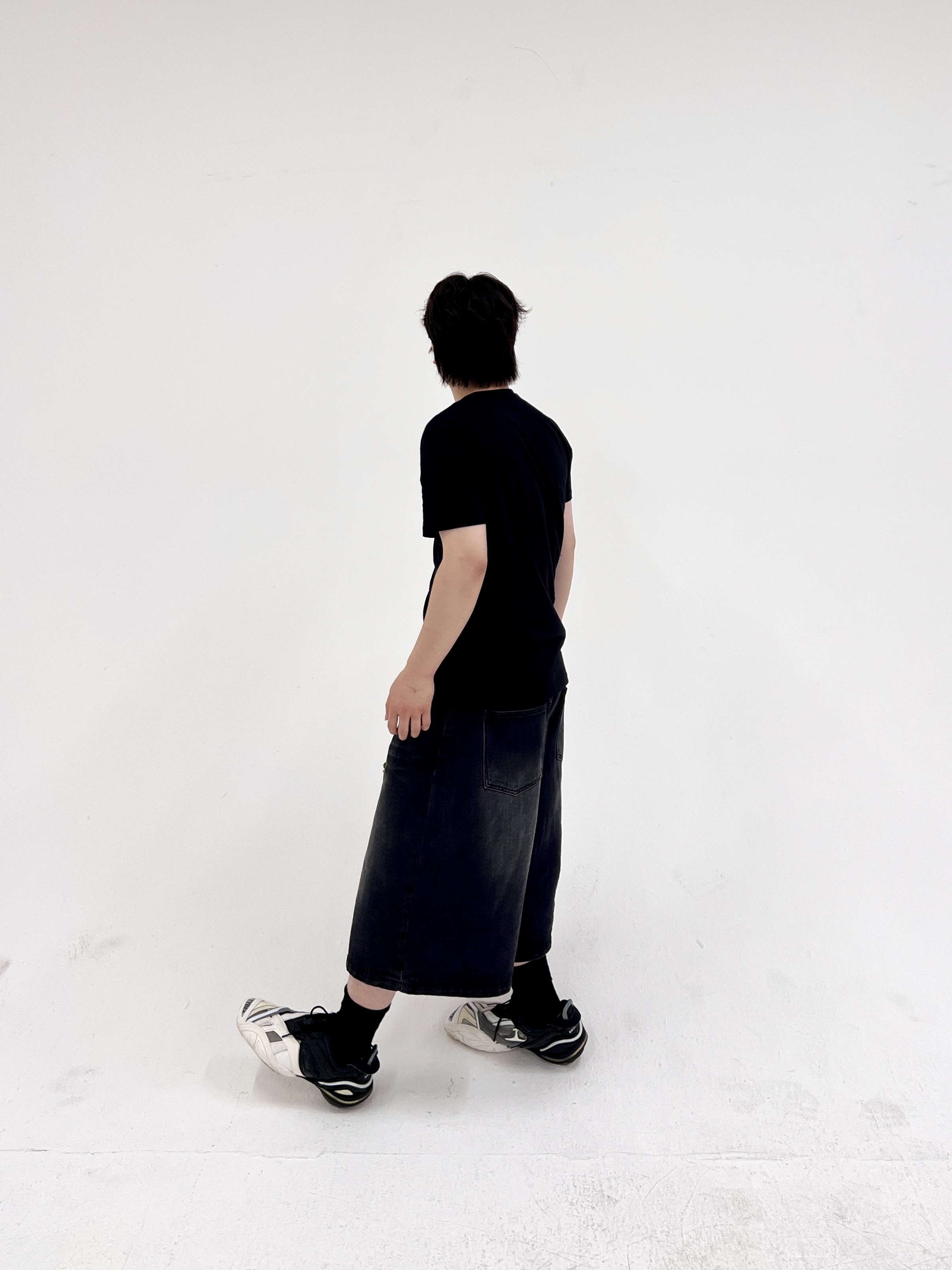 Balenciaga Tyrex Sneakers Black White 착용 스타일 - 2