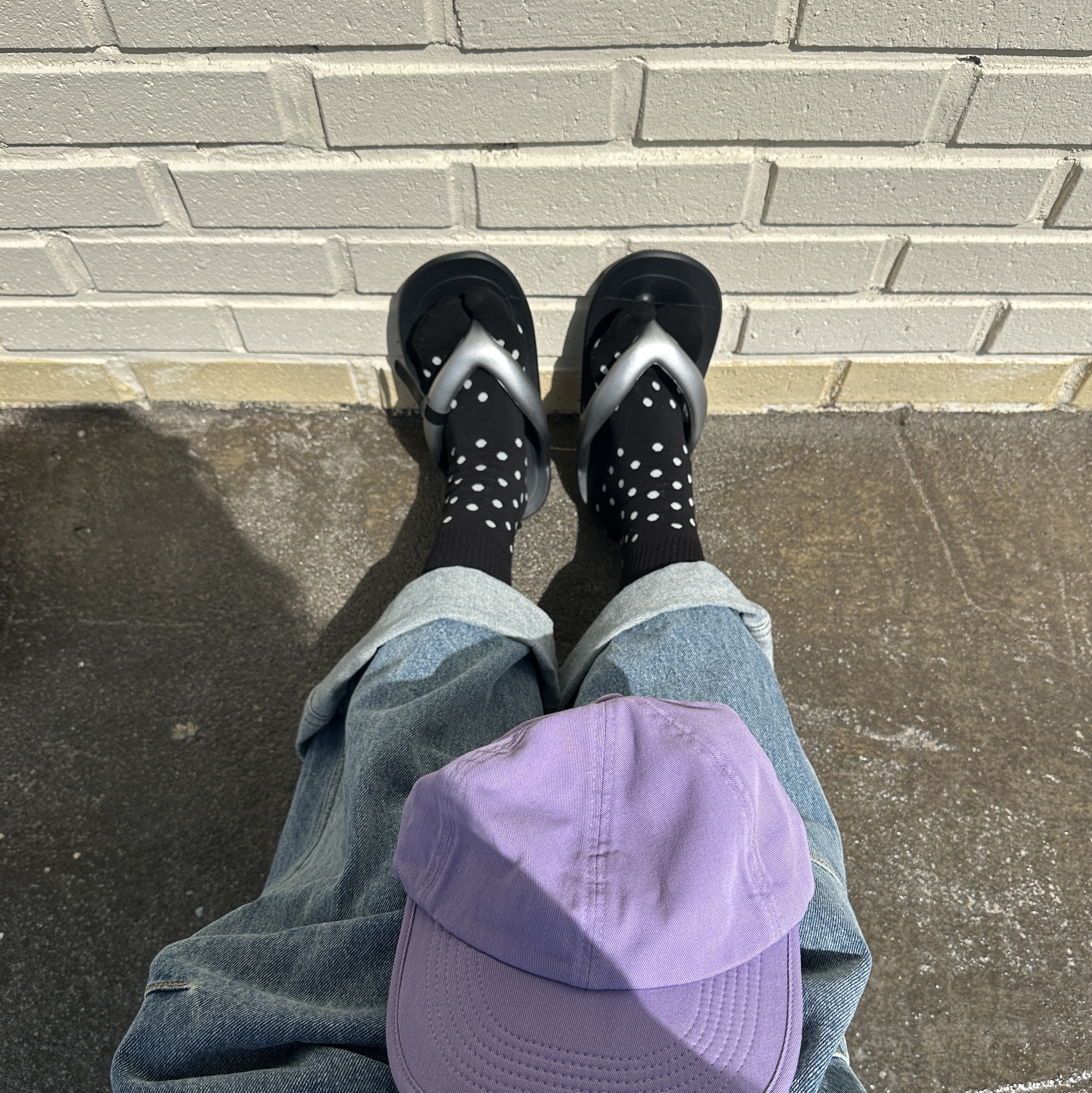 (W) Taw&Toe Flat Eclipse Silver, Supreme Camera Bag + Mini Pouch Black - 25SS 착용 스타일 - 2
