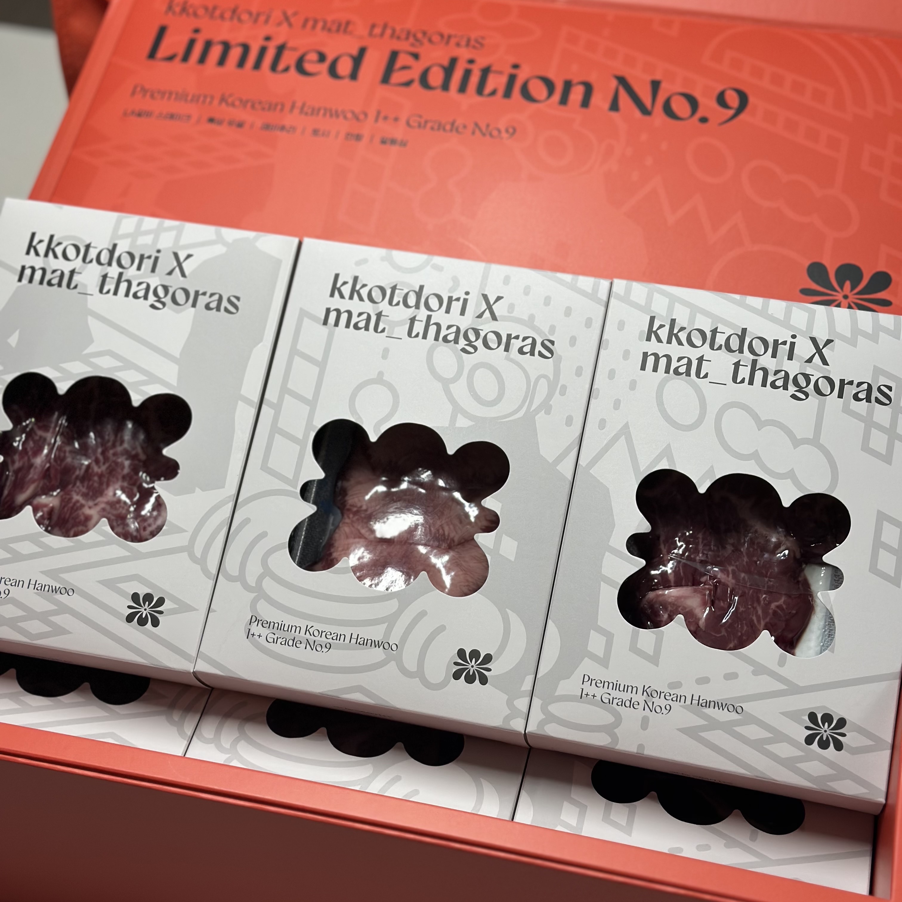 [KREAM 단독] Kkotdori x Mat_tagoras 1++ No.9 Hanwoo Limited Gift Set 착용 스타일 - 3