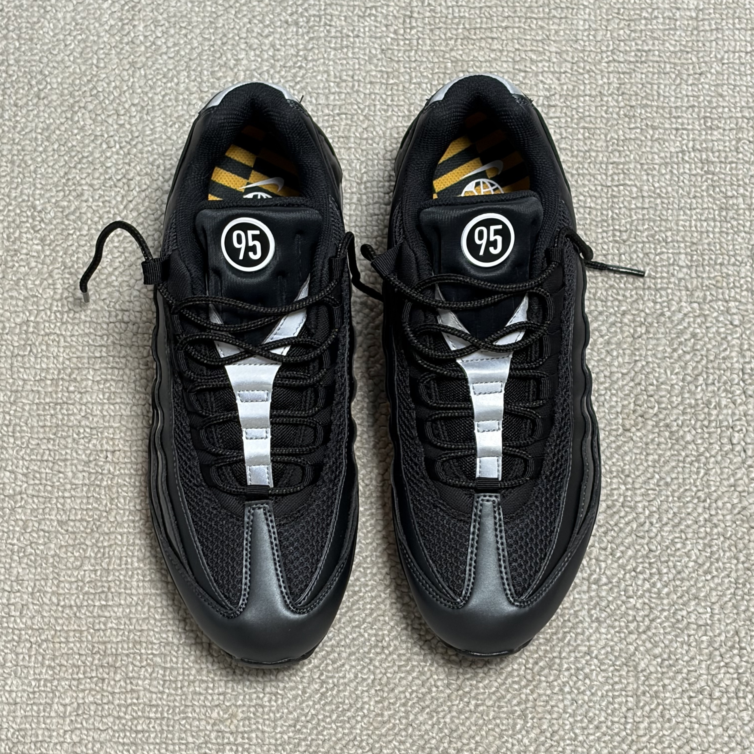 Nike Air Max 95 Big Bubble Black University Gold 착용 스타일 - 2