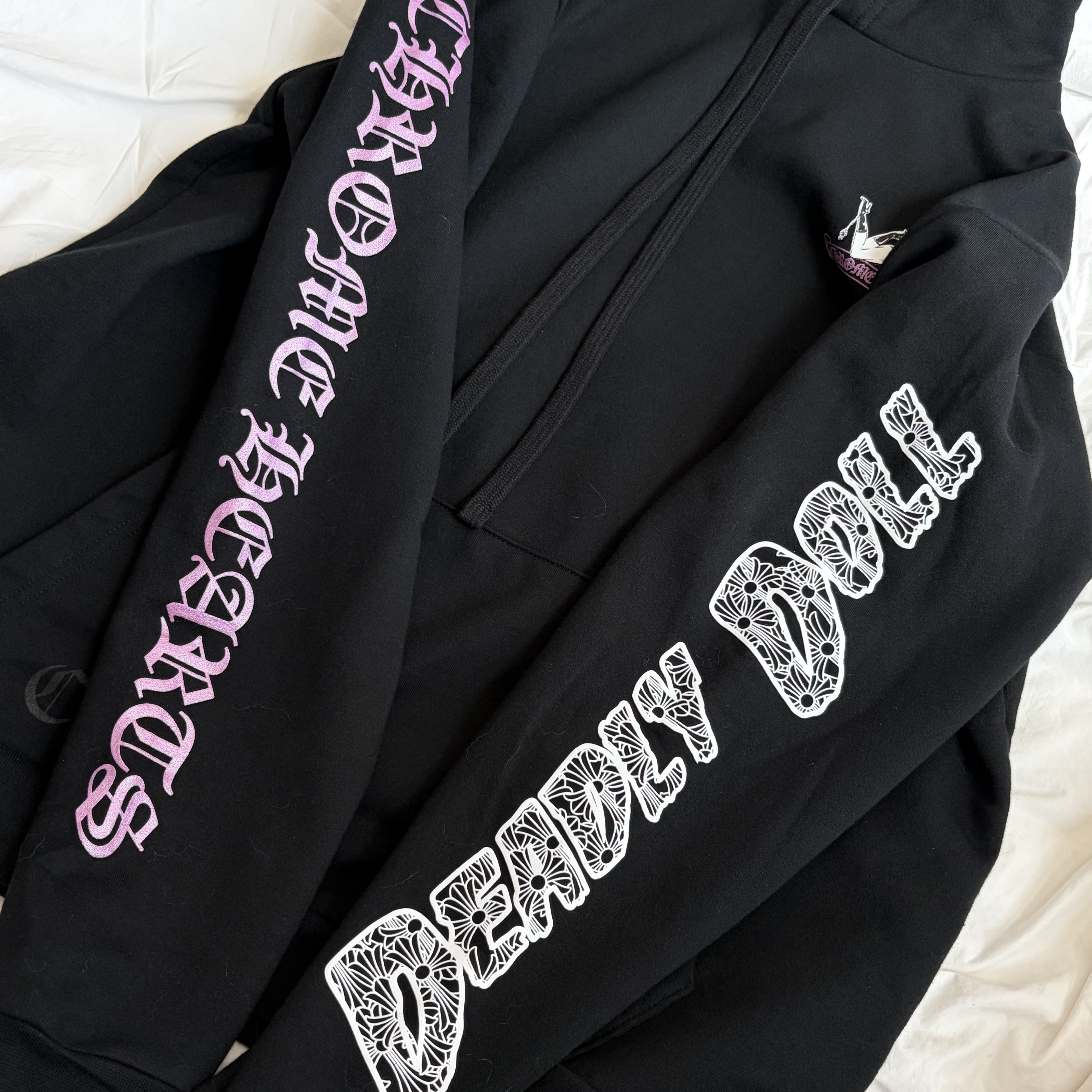 Chrome Hearts Deadly Doll Arm Logo Fleece Pullover Hoodie Black, Chrome Hearts Spacer Forever Ring 6mm Silver 착용 스타일 - 2