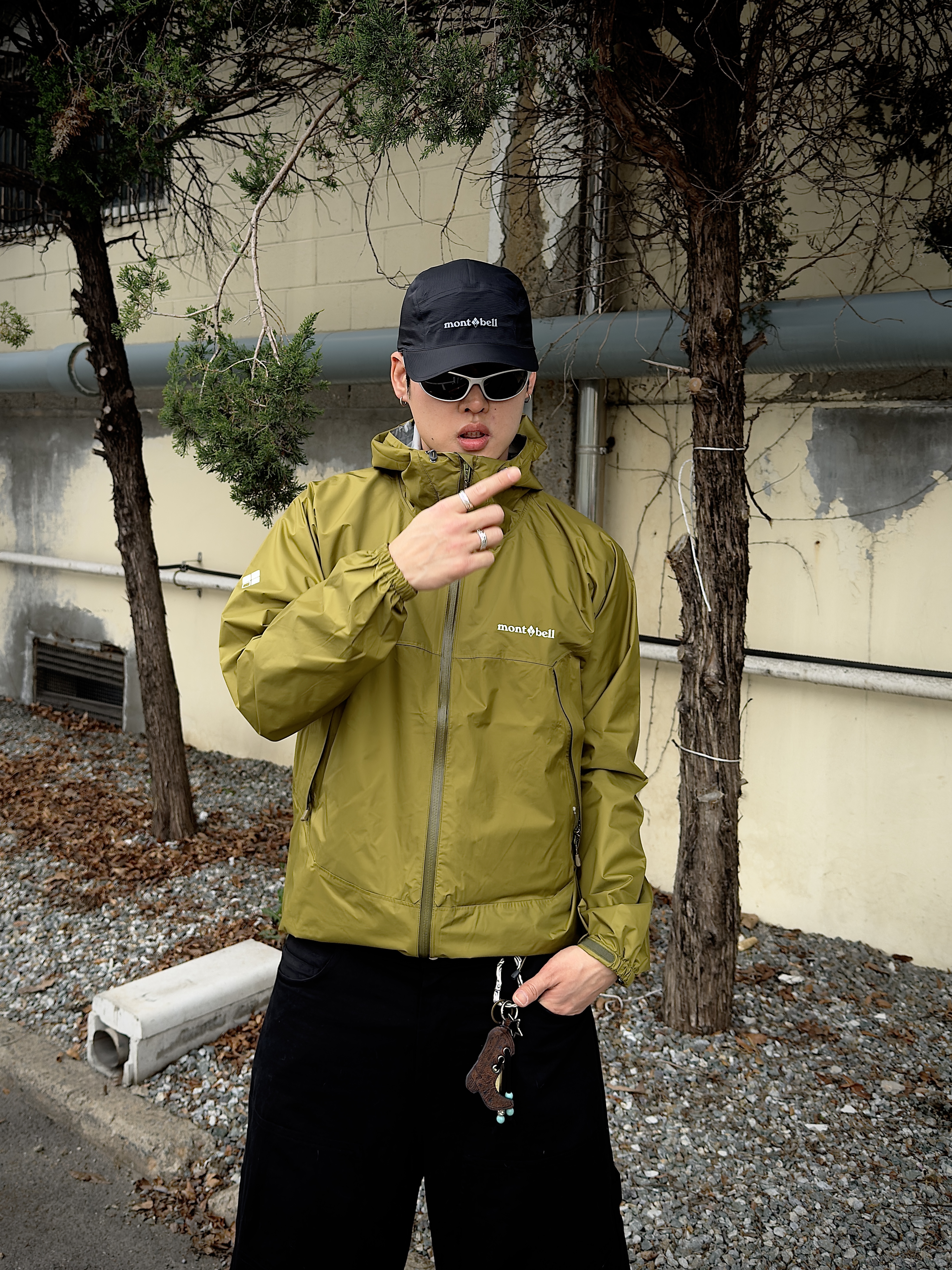 [KREAM 단독] runwhither Race L001 Silver, Dr. Martens x Supreme 1461 3-Eye Shoe Red - 25FW 착용 스타일 - 2