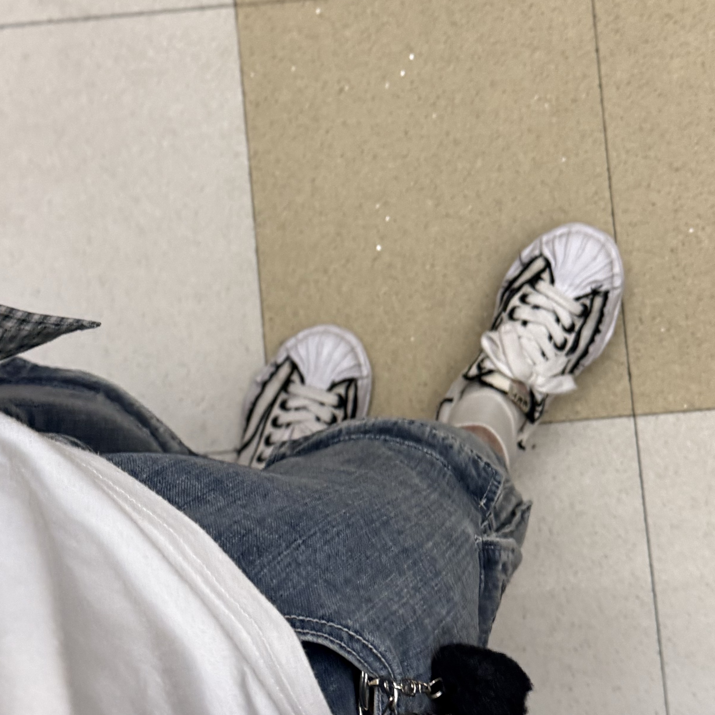 Maison Mihara Yasuhiro Blakey OG Sole OH Canvas Low-top Sneakers White 착용 스타일