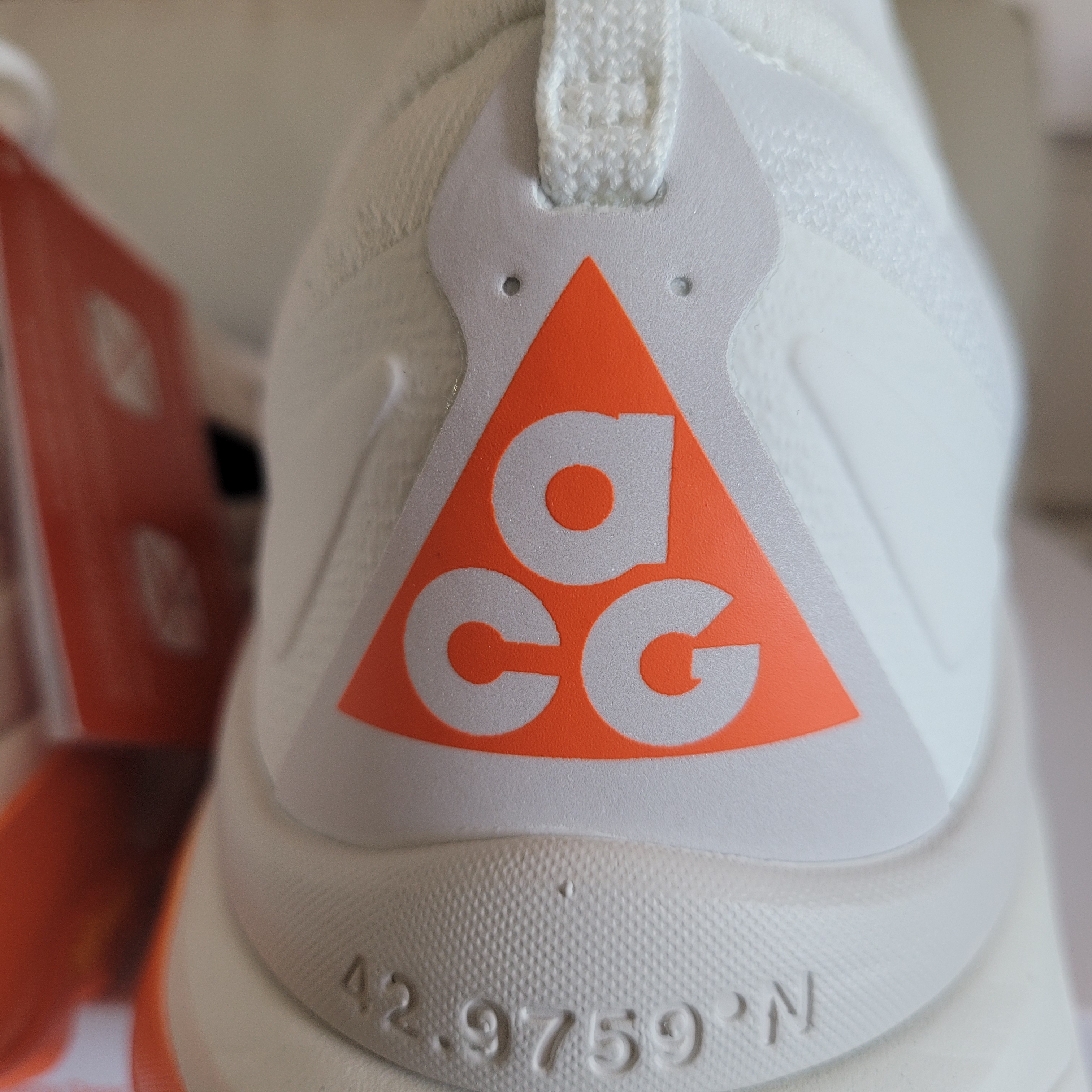Nike ACG Zegama Summit White Phantom 착용 스타일 - 9