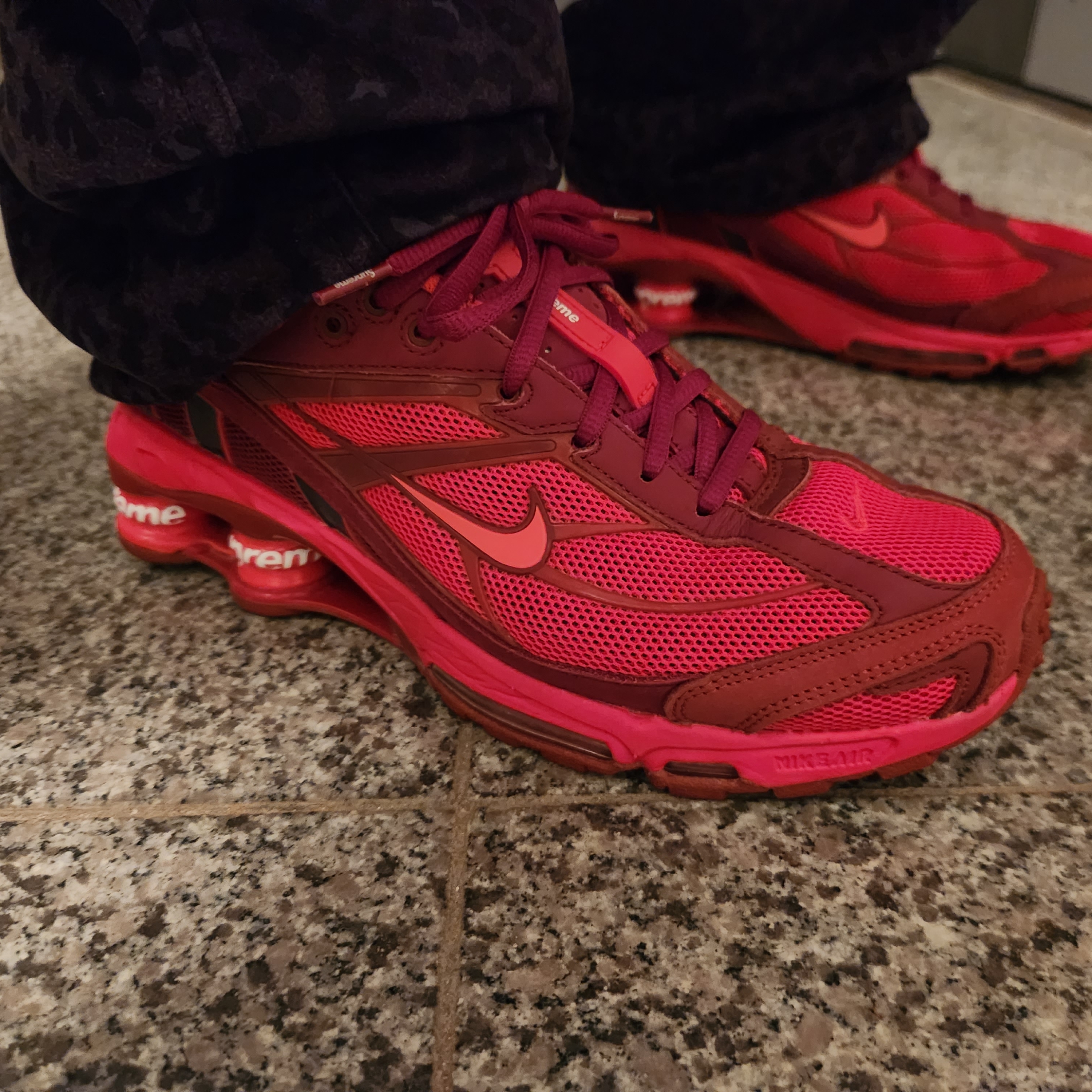 Nike x Supreme Shox Ride 2 SP Red 착용 스타일 - 1