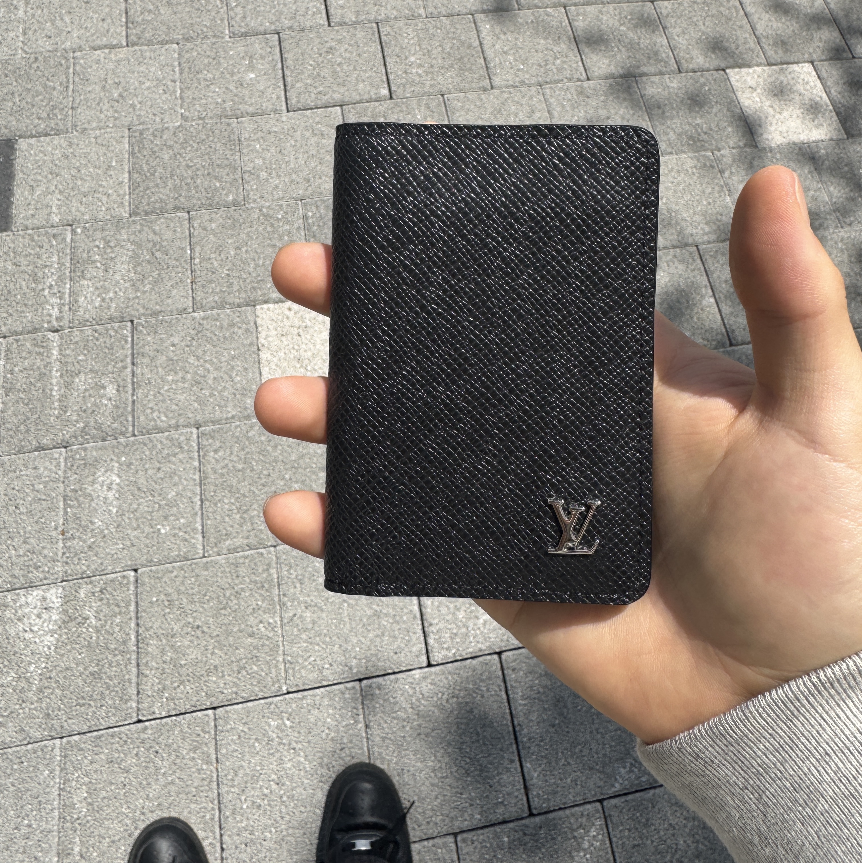Louis Vuitton Pocket Organizer Taiga Black, Nike Air Force 1 '07 Low Triple Black 착용 스타일 - 1