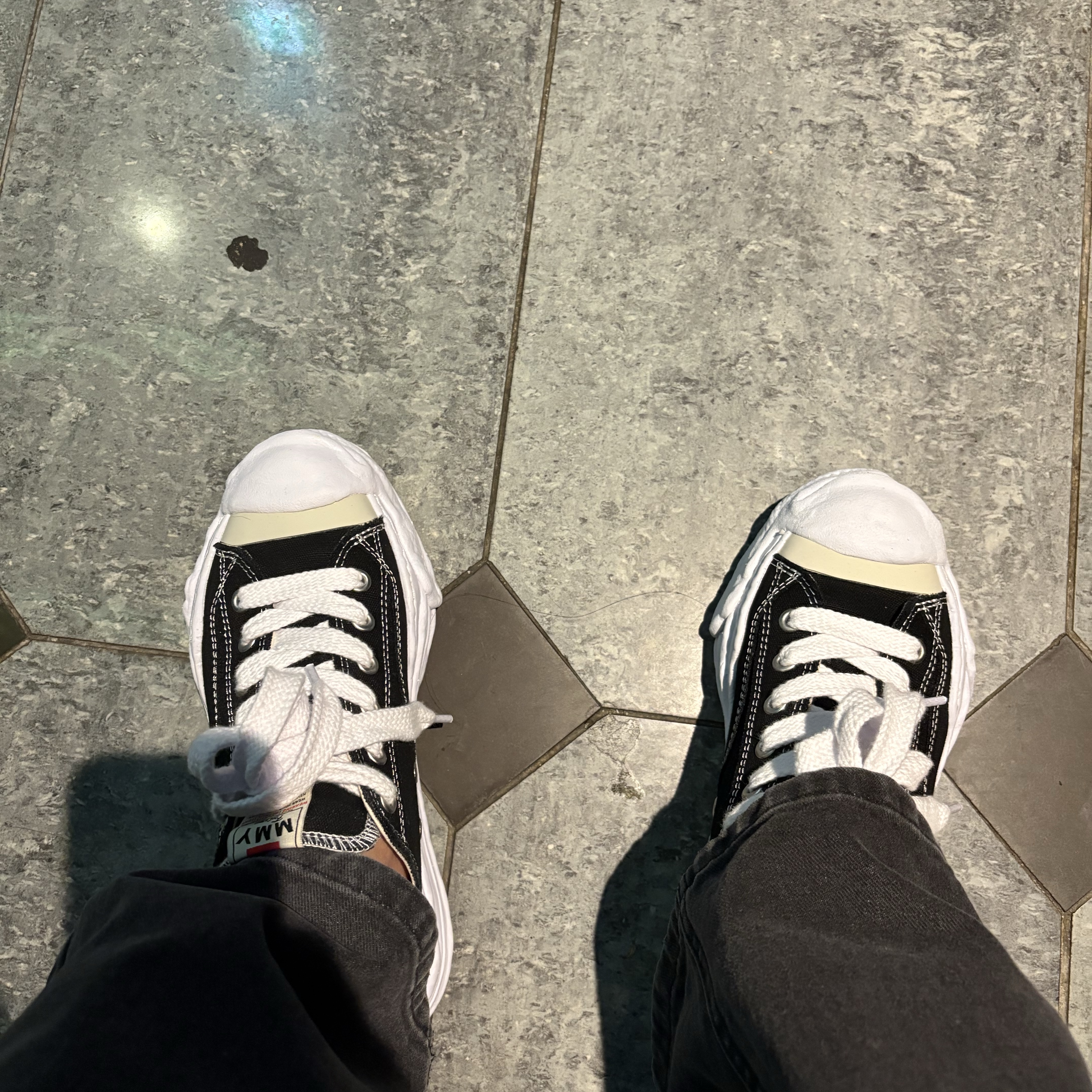 Maison Mihara Yasuhiro Hank OG Sole Canvas Low-top Sneakers Black 착용 스타일
