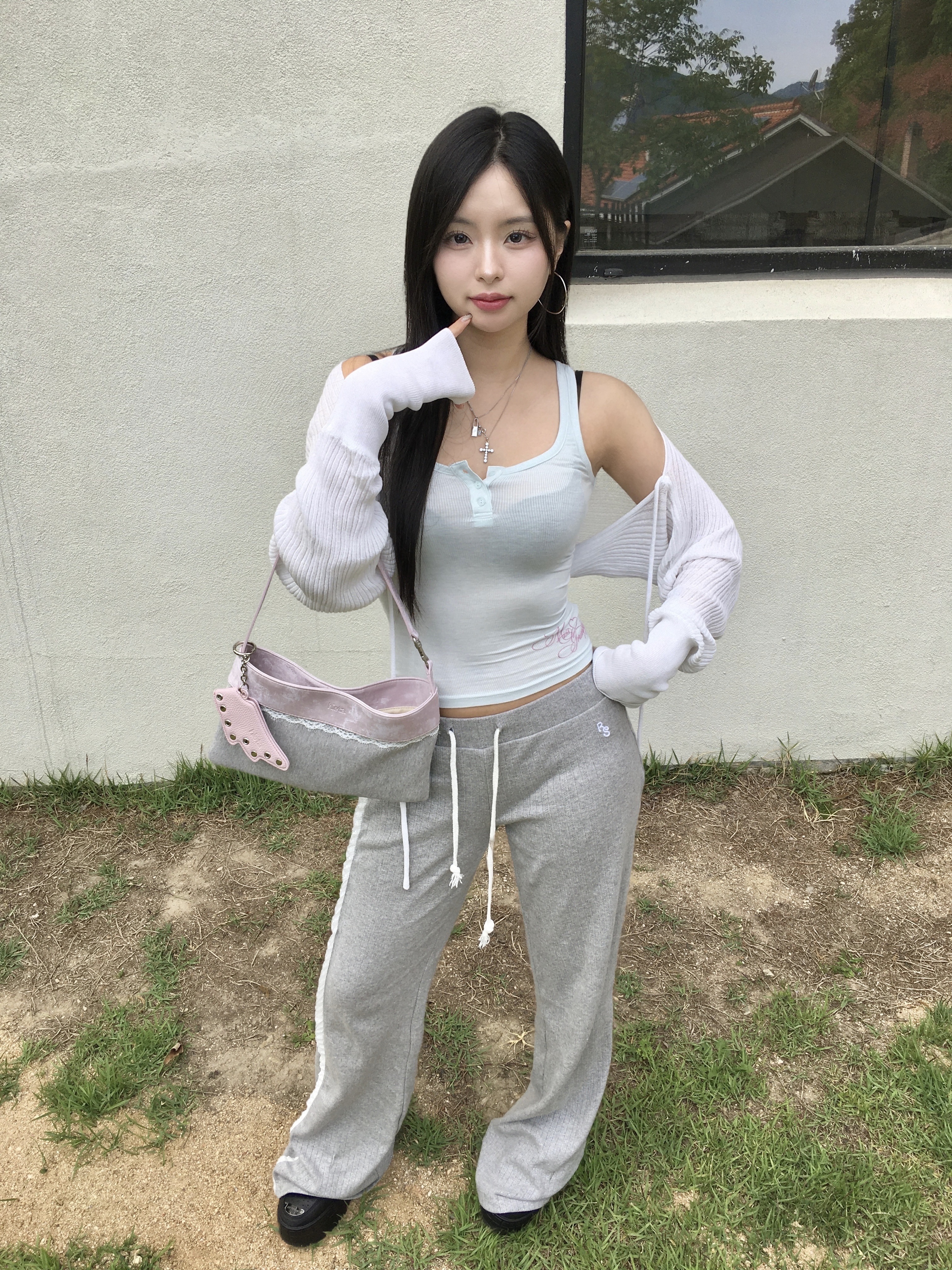Sculptor Miss Grumpy Button-Up Top Baby Blue, (W) Jordan 1 Brooklyn Low Black 착용 스타일 - 1