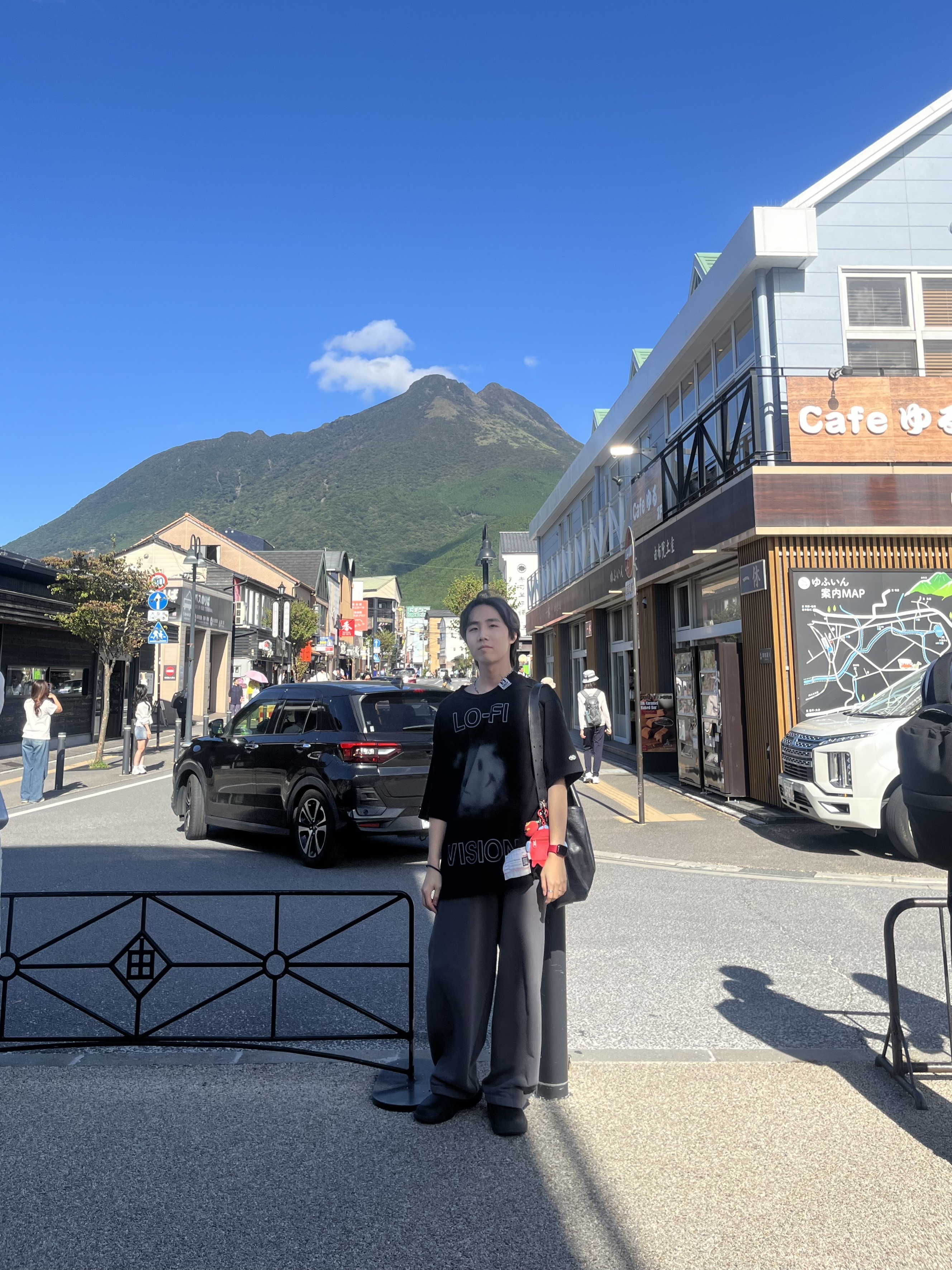 Maison Mihara Yasuhiro Graphic Print Cotton T-Shirt Black, Maison Mihara Yasuhiro Denim Baker Pants Indigo 착용 스타일 - 3