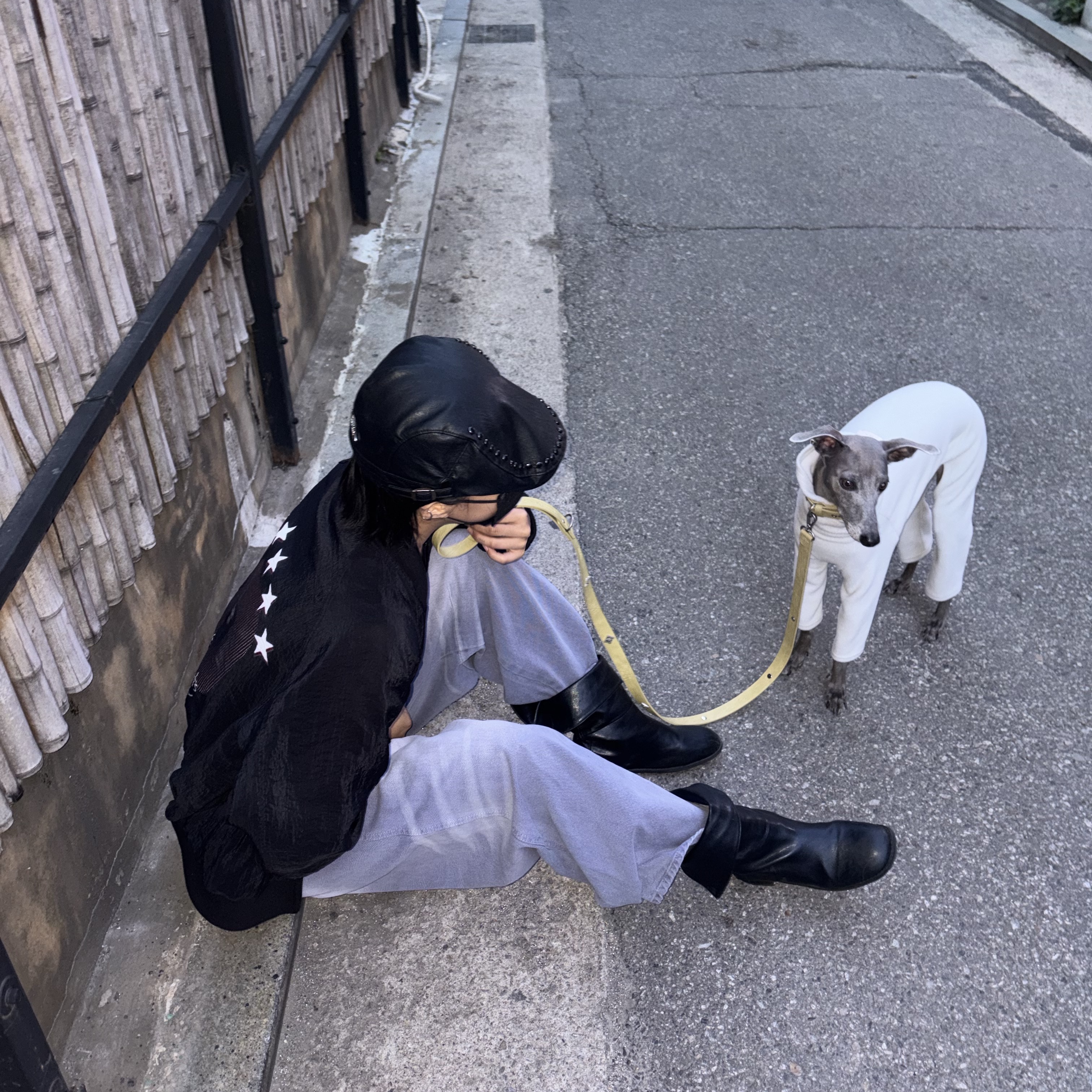 Bsrabbit Sheer Cotton Bomber Jacket Black, Bsrabbit Barrel-Leg Vintage-Washed Denim Pants Ash Purple 착용 스타일 - 1