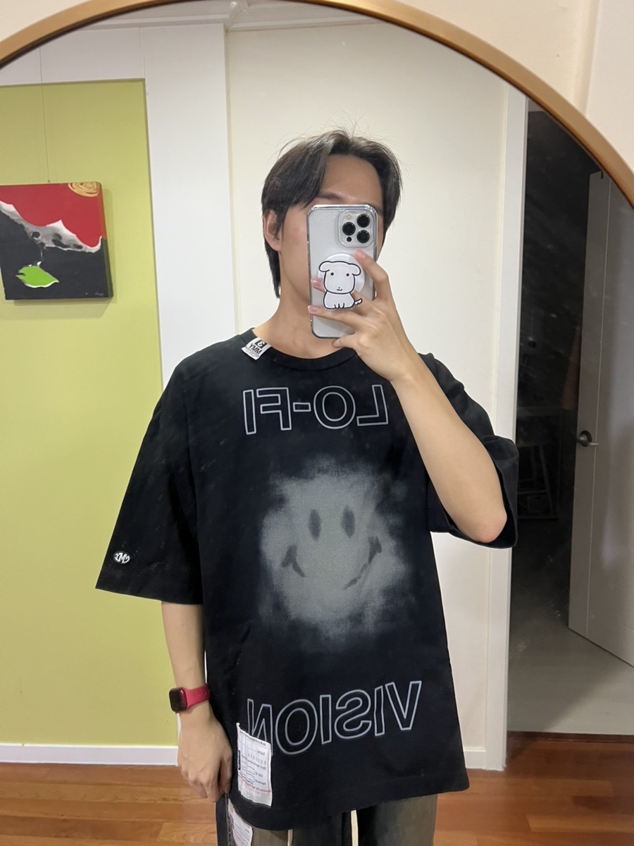 Maison Mihara Yasuhiro Graphic Print Cotton T-Shirt Black, Maison Mihara Yasuhiro Denim Baker Pants Indigo 착용 스타일 - 2