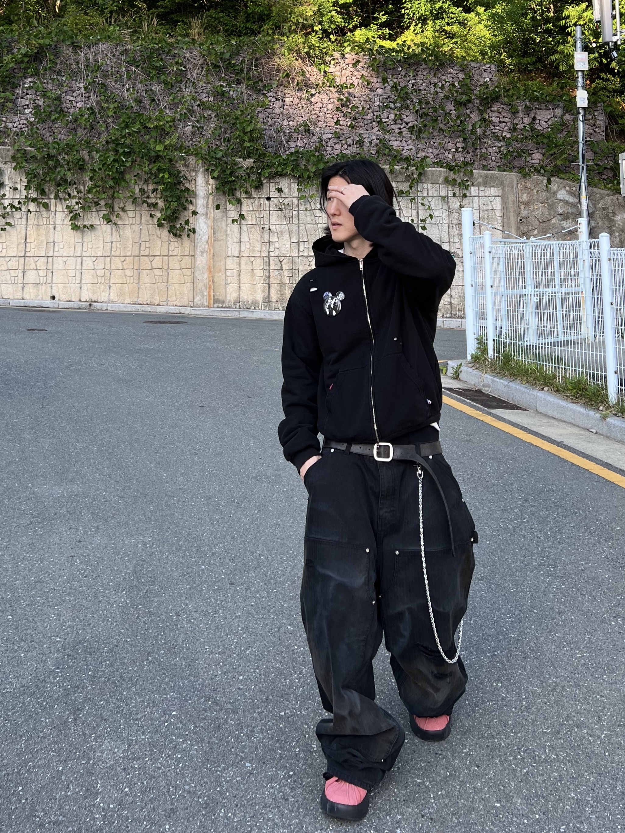 MJD Cowboy Patch Thermal Zip-Up Hoodie Black, Undermycar MU.128 Original Logo Cracked Leather Belt Silver / Black 착용 스타일 - 4