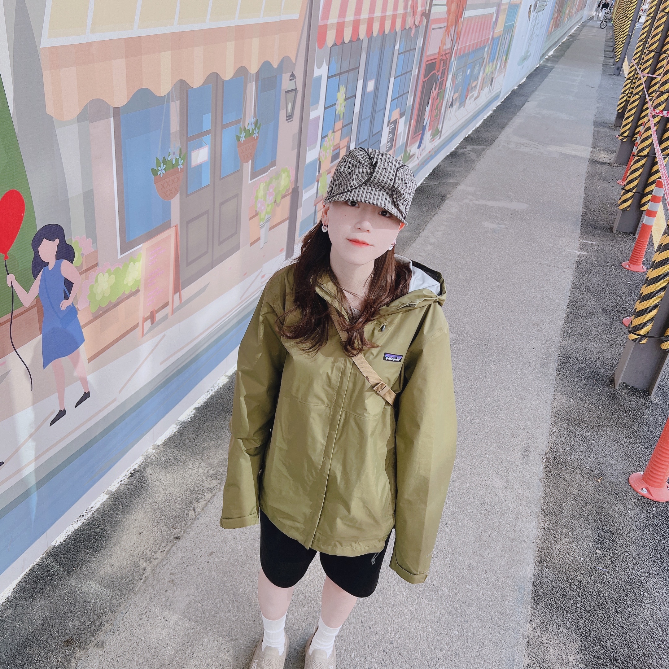 Hoka Restore TC Dune Oxford Tan, Patagonia Torrentshell 3L Jacket Torrey Pine Green 착용 스타일 - 1