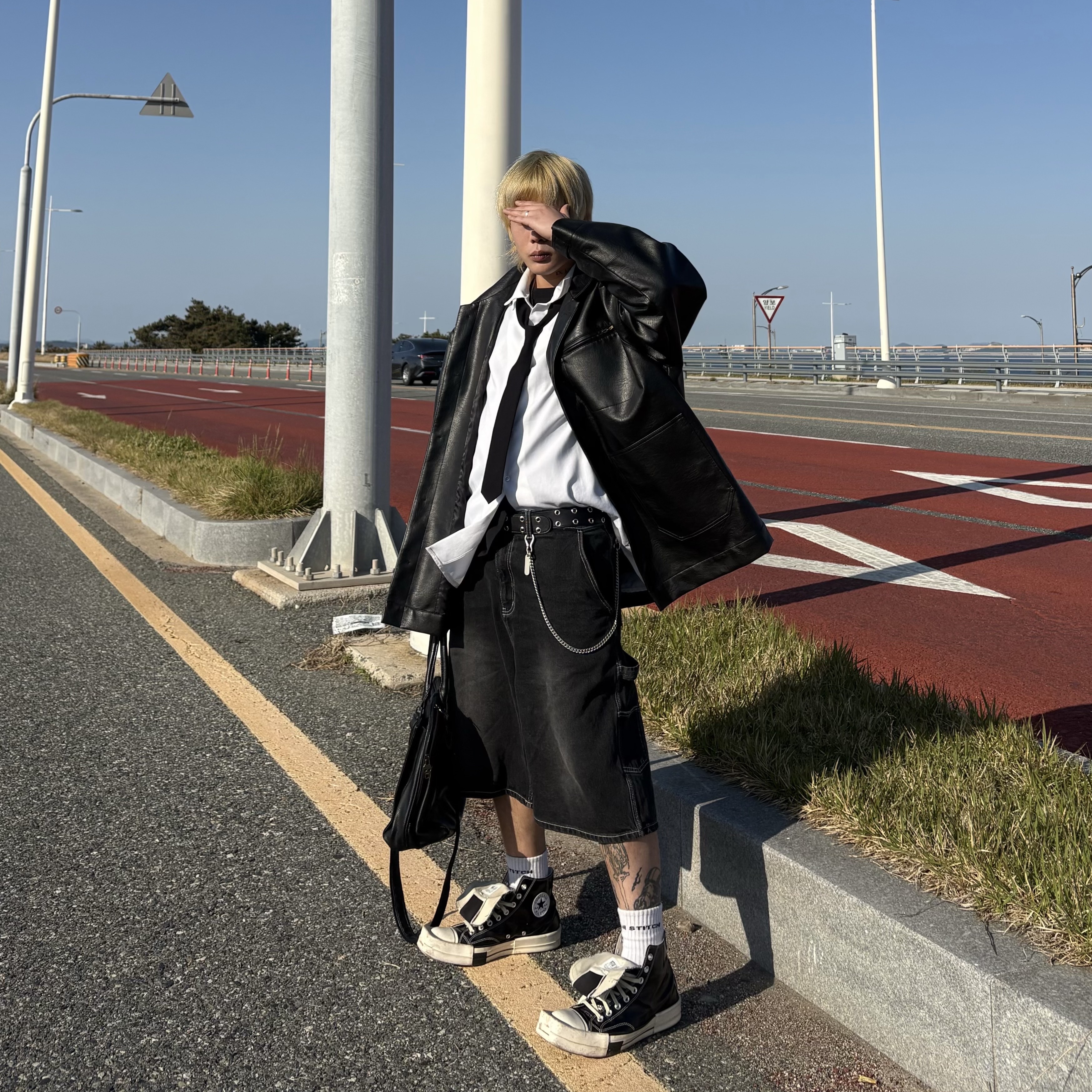 Converse x Drkshdw Turbodrk Chuck 70 Hi Black Lacquered Denim 착용 스타일 - 2
