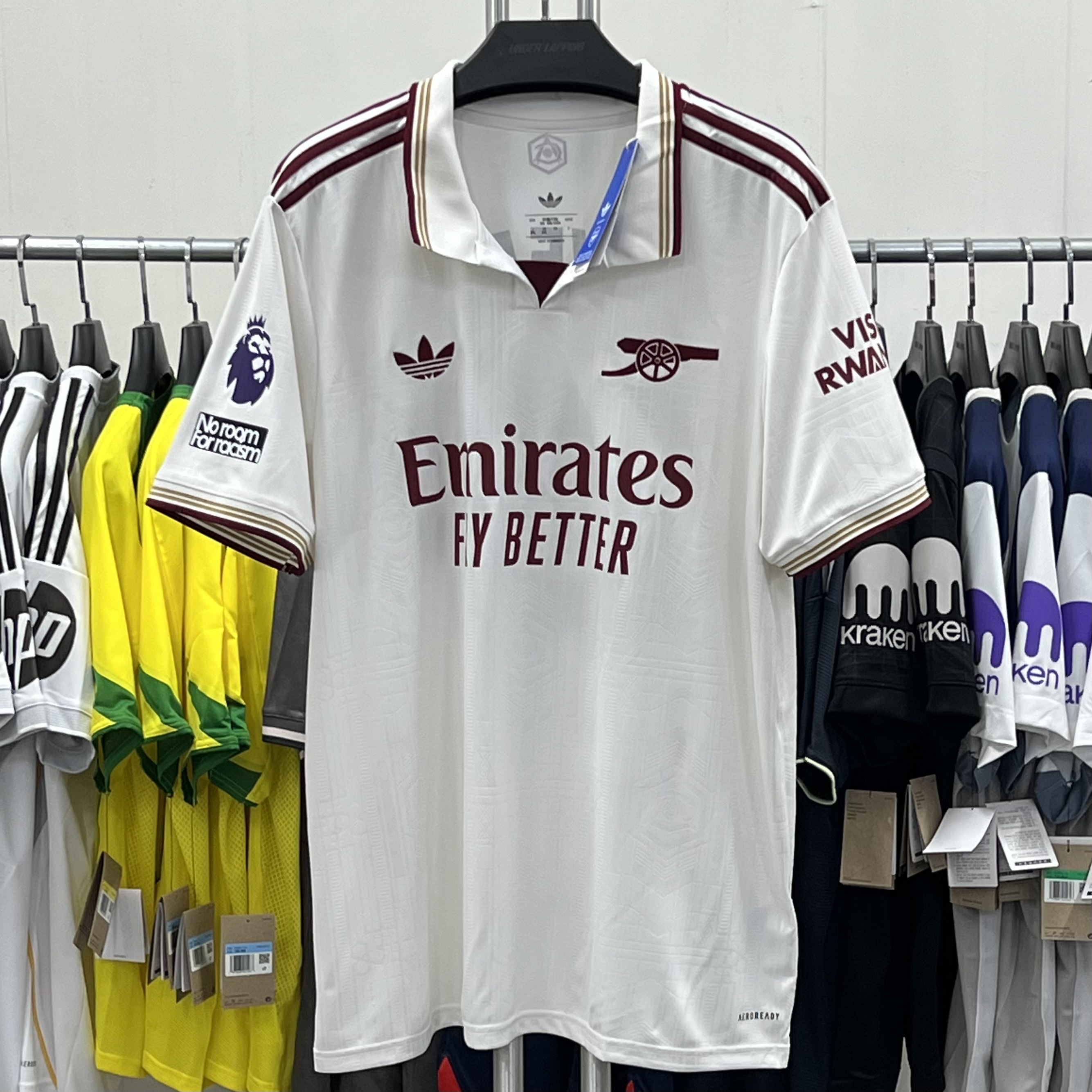 Adidas Arsenal 2025/26 3rd Jersey Cloud White Team Coll Burgundy 2 - KR Sizing (Non Marking Ver.), Adidas Arsenal 2025/26 3rd Long Sleeve Jersey Cloud White Team Coll Burgundy 2 - KR Sizing (Non Marking Ver.) 착용 스타일 - 2