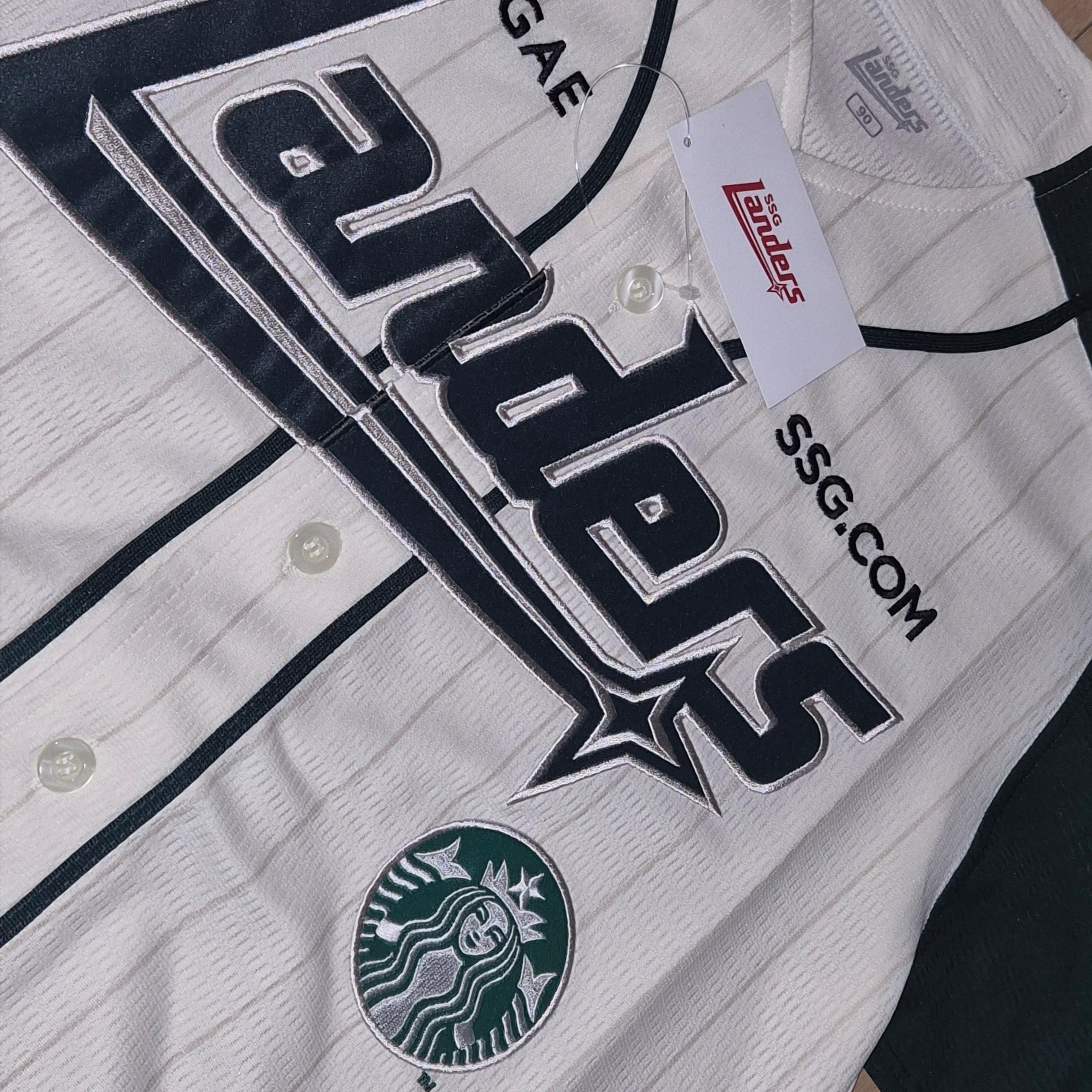 SSG Landers x Starbucks 26 Starbucks Day Uniform Green Ivory (Non Marking Ver.), SSG Landers x Starbucks 25 Starbucks Day Uniform Ivory (Non Marking Ver.) 착용 스타일 - 2