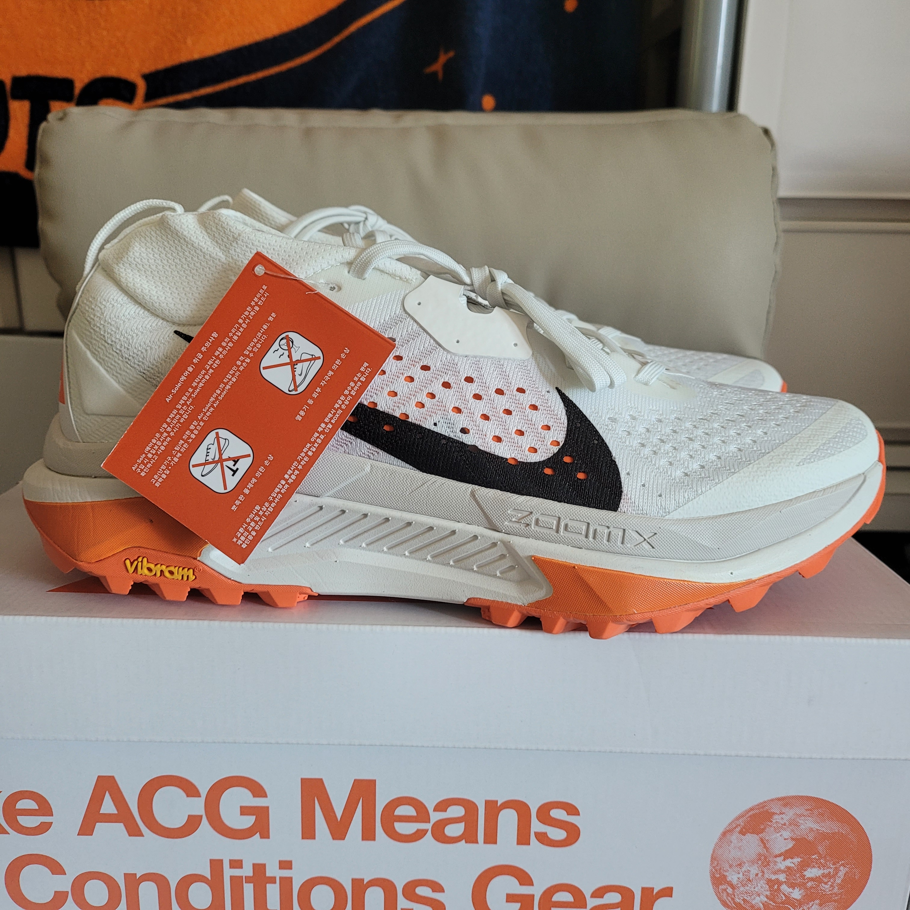 Nike ACG Zegama Summit White Phantom 착용 스타일 - 3
