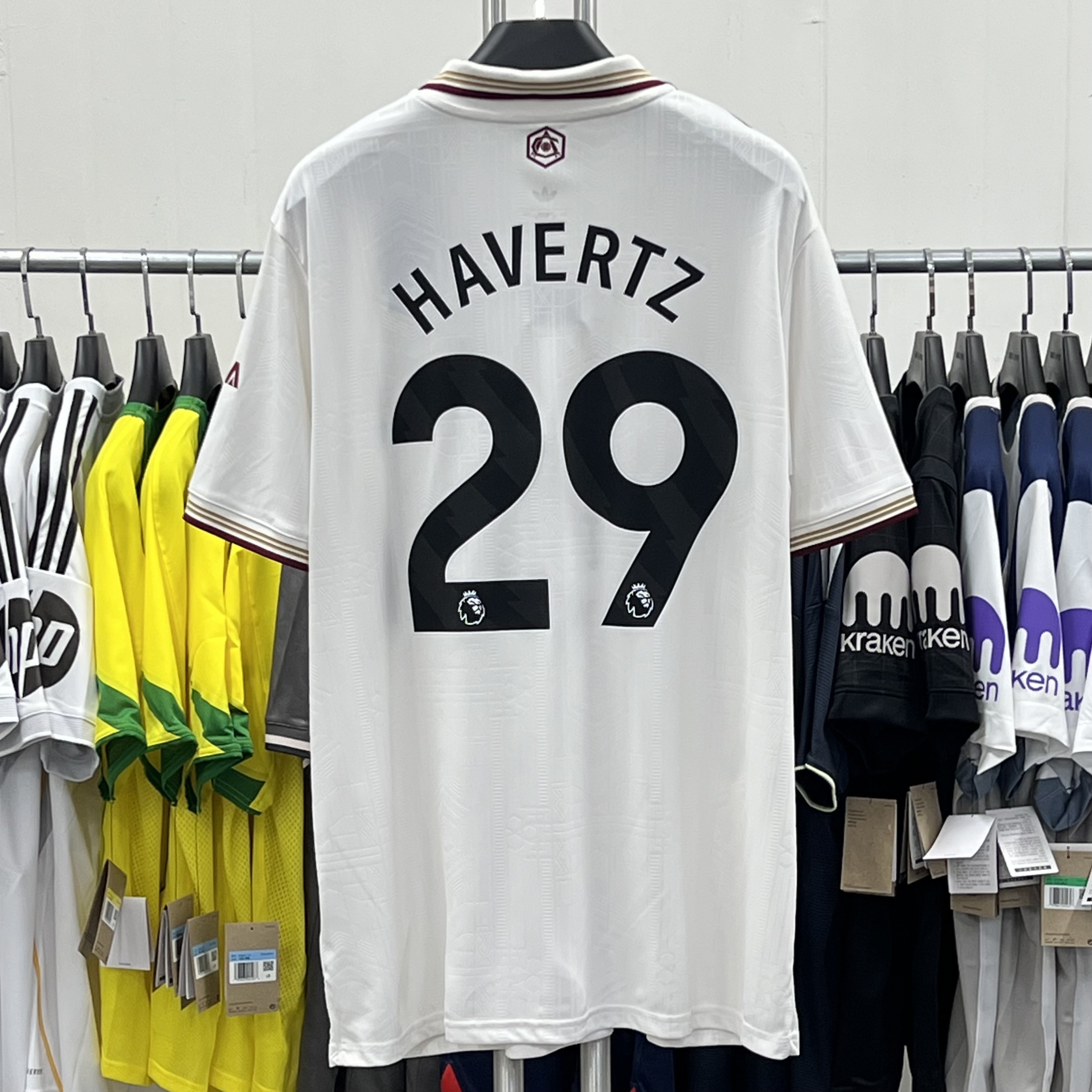 Adidas Arsenal 2025/26 3rd Jersey Cloud White Team Coll Burgundy 2 - KR Sizing (Non Marking Ver.), Adidas Arsenal 2025/26 3rd Long Sleeve Jersey Cloud White Team Coll Burgundy 2 - KR Sizing (Non Marking Ver.) 착용 스타일 - 1