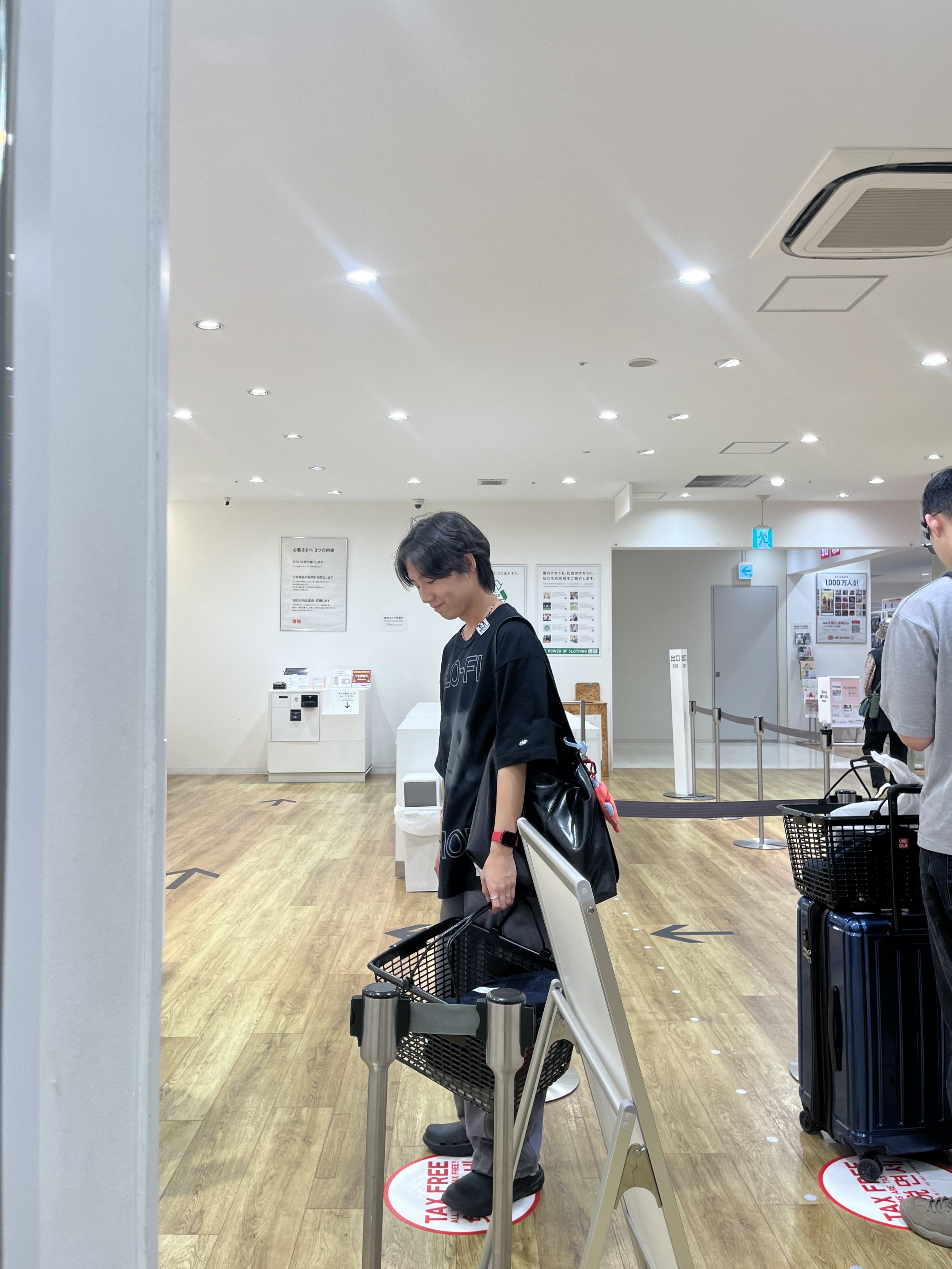 Maison Mihara Yasuhiro Graphic Print Cotton T-Shirt Black, Maison Mihara Yasuhiro Denim Baker Pants Indigo 착용 스타일 - 4