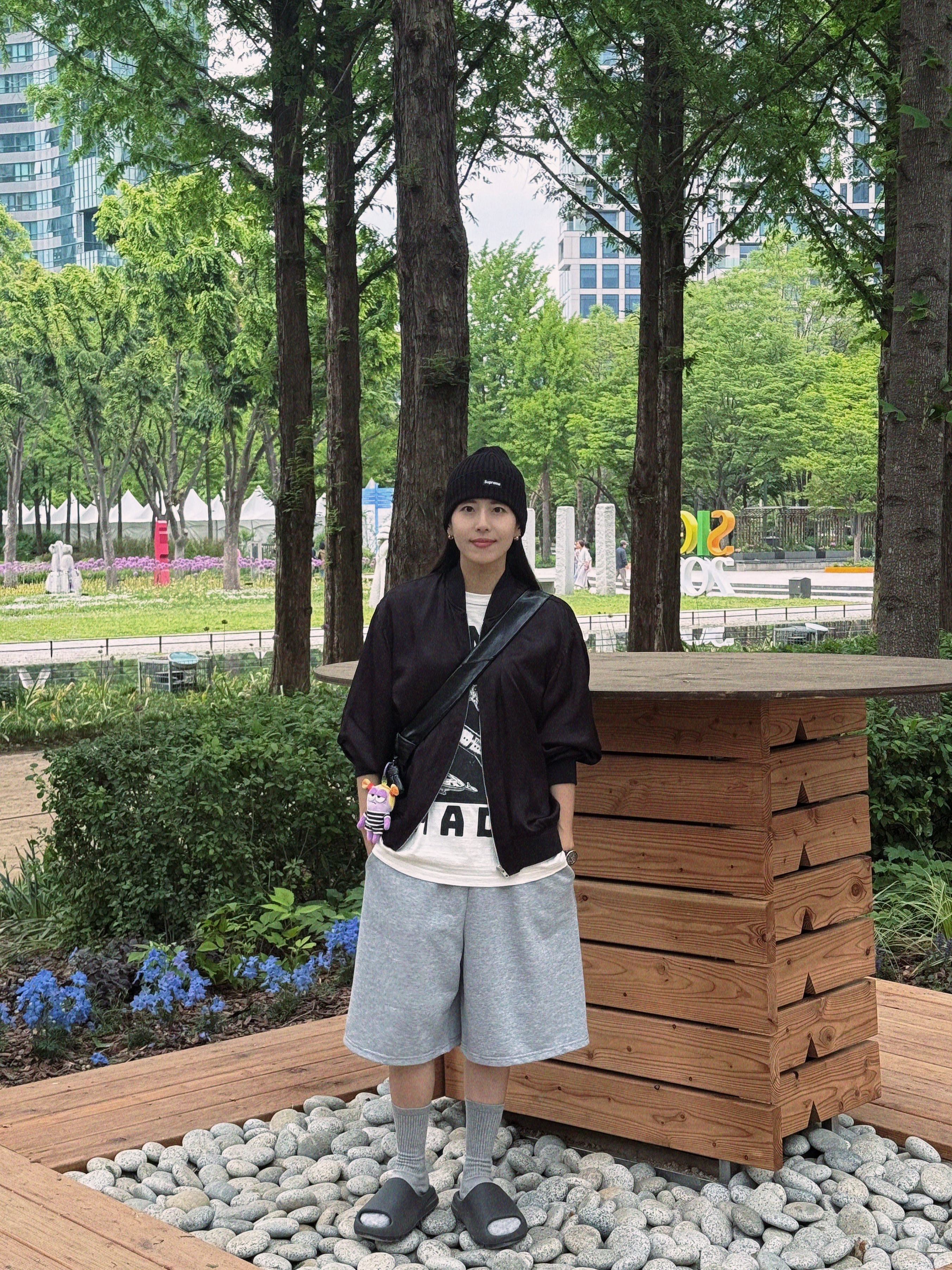 Supreme Overdyed Beanie Black, CDG '84-85 Staff Blouson Black 착용 스타일 - 2