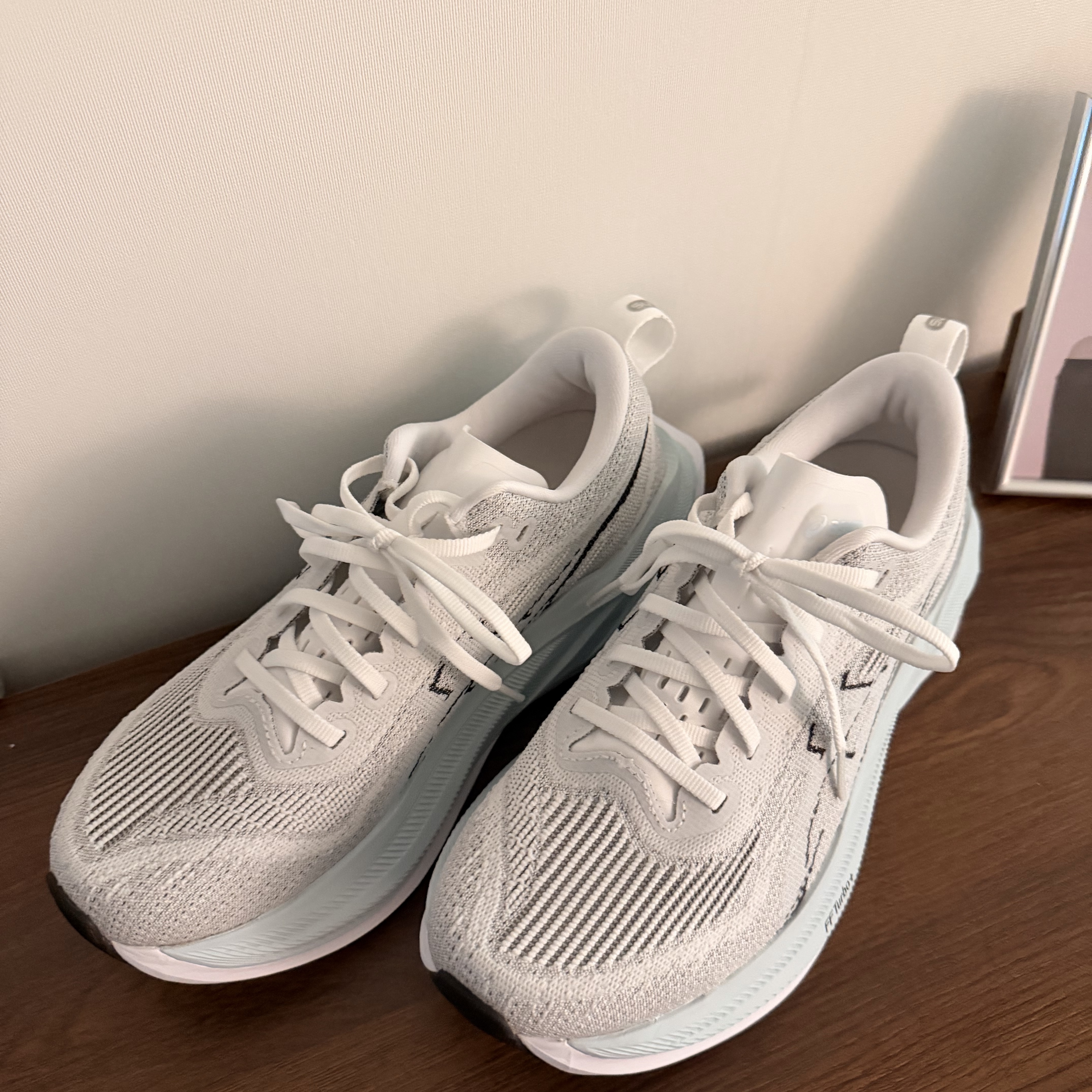 Asics Superblast 2 White Cool Grey 착용 스타일