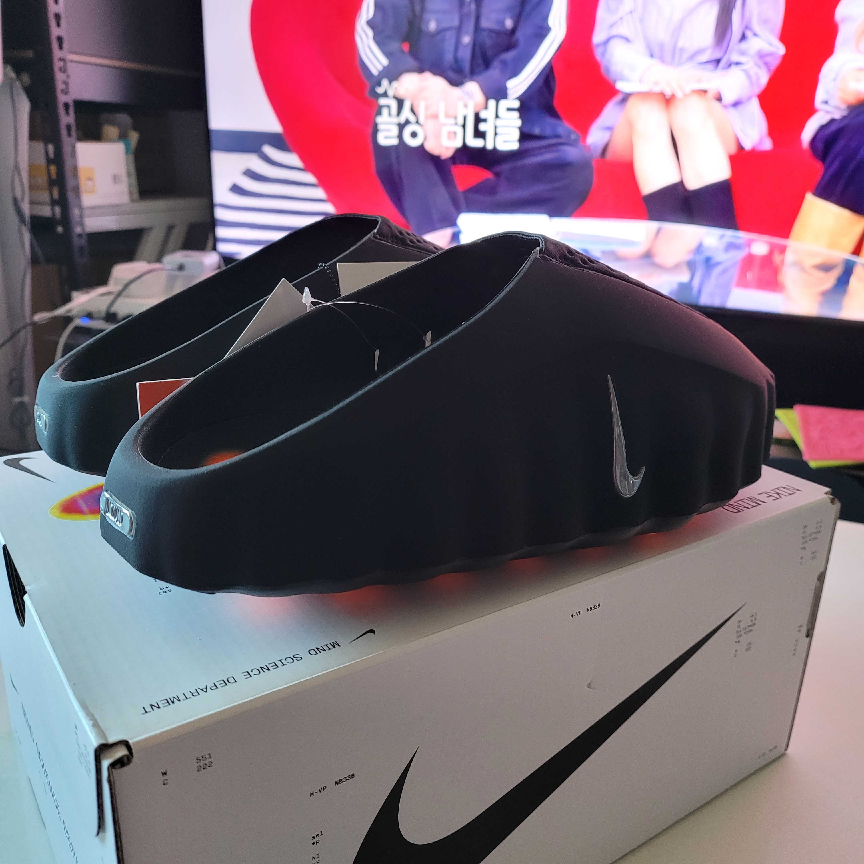 Nike Mind 001 Black Chrome 착용 스타일 - 6
