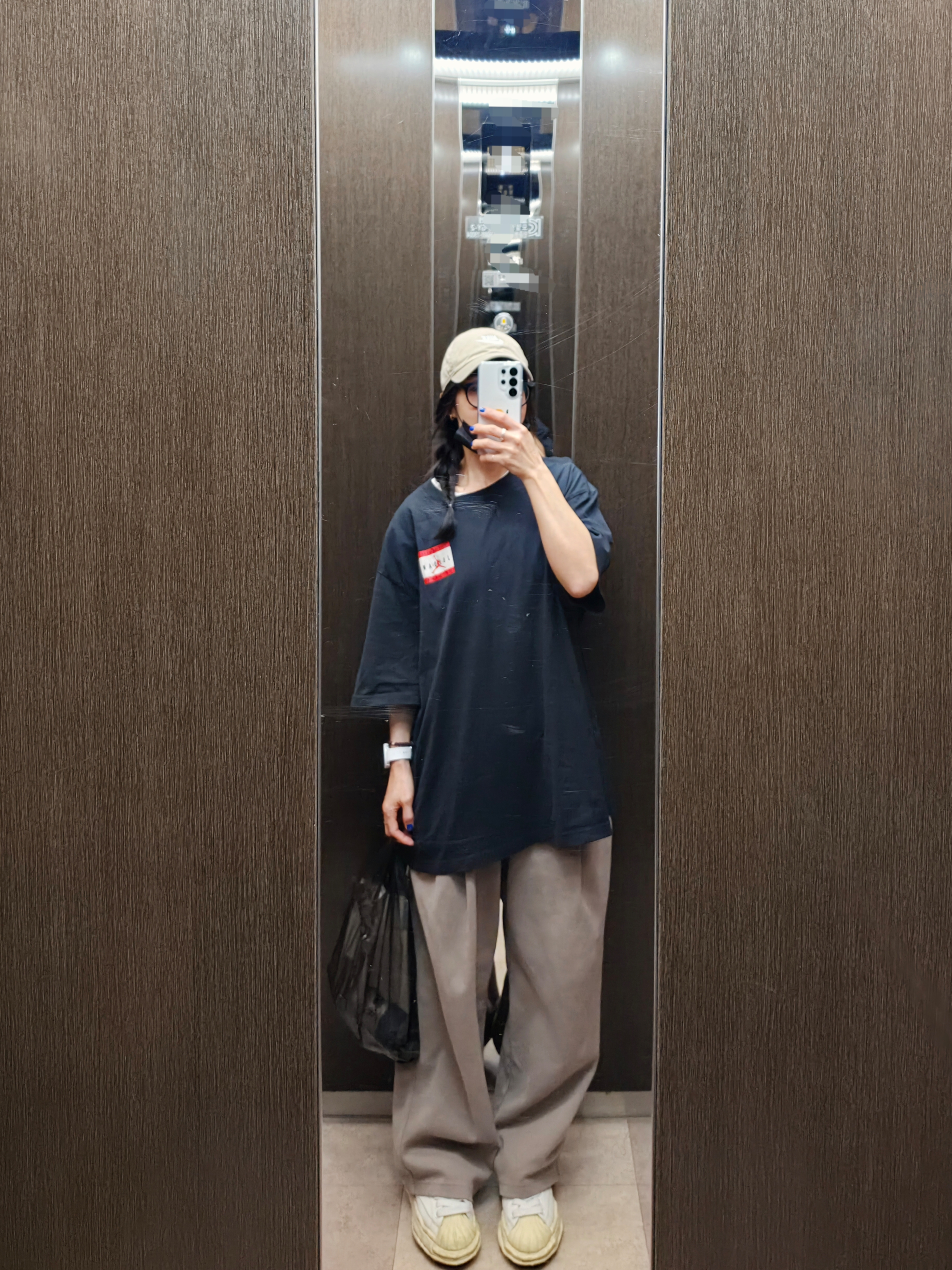 Nike Heritage 86 Futura Washed Cap Khaki, Jordan Brand T-Shirt Black Varsity Red (IF5619-010) 착용 스타일