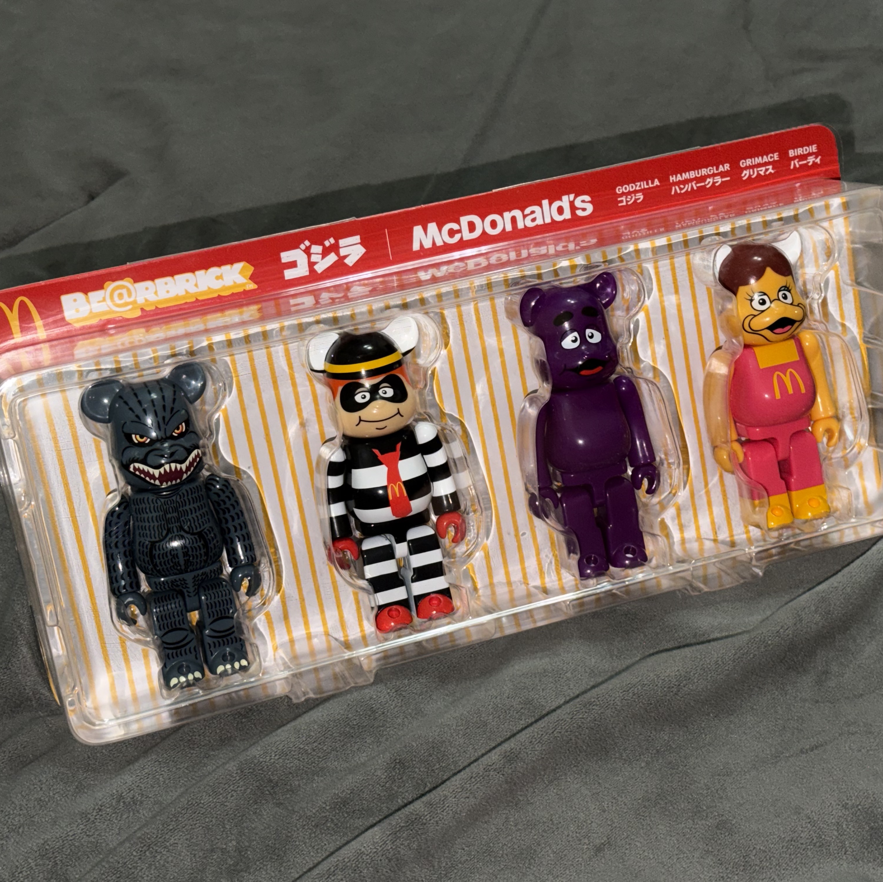 Bearbrick Godzilla vs McDonald's 150% (Set of 4) 착용 스타일