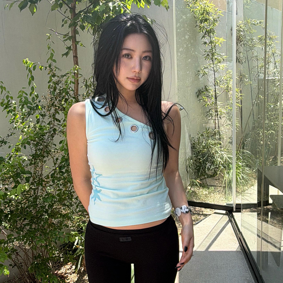 (W) Thevinylhouse Eyelet One Shoulder Sleeveless Mint 착용 스타일