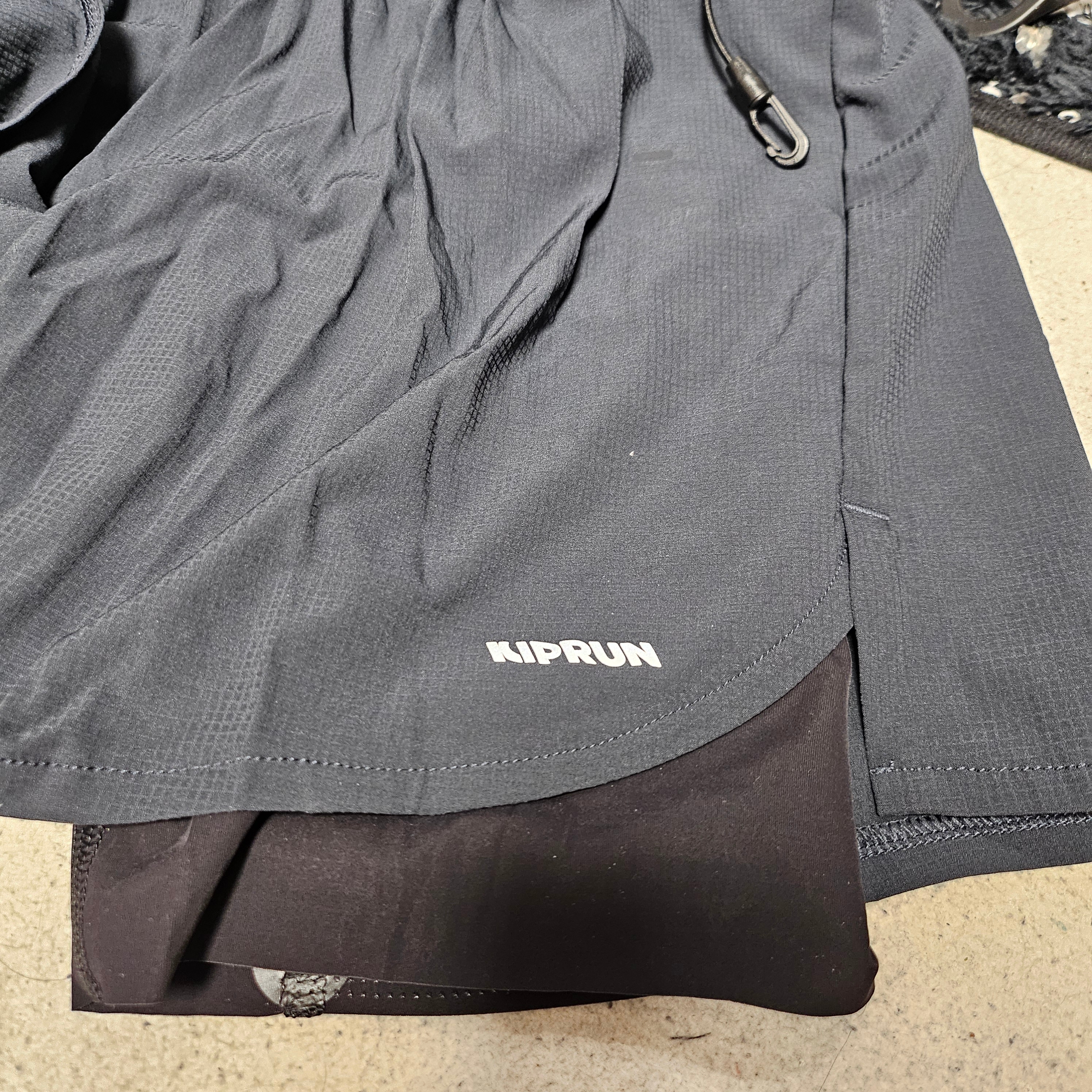 DECATHLON Kiprun Men's Running 2in1 Shorts Run 500 Smoke Black, Adidas Adizero EVO SL Core Black Cloud White 착용 스타일 - 5