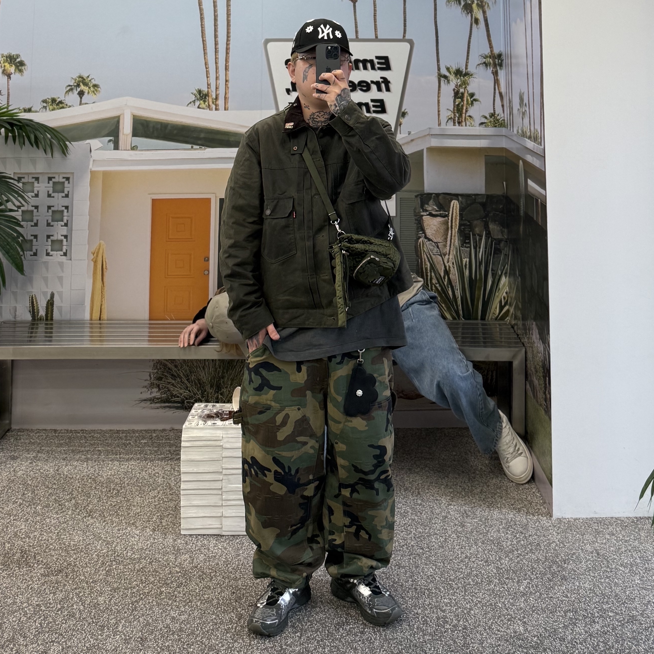 Levi's x Barbour Type II Waxed Jacket Olive Wax, Supreme Jacquard Logos Double Knee Denim Painter Jean Woodland Camo - 25FW 착용 스타일 - 1