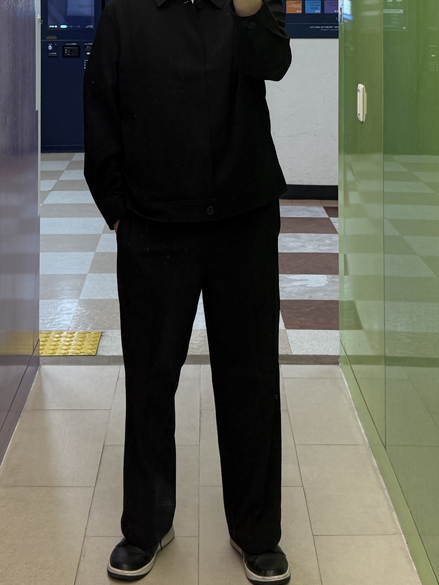 GU Wide Straight Slacks Black 착용 스타일
