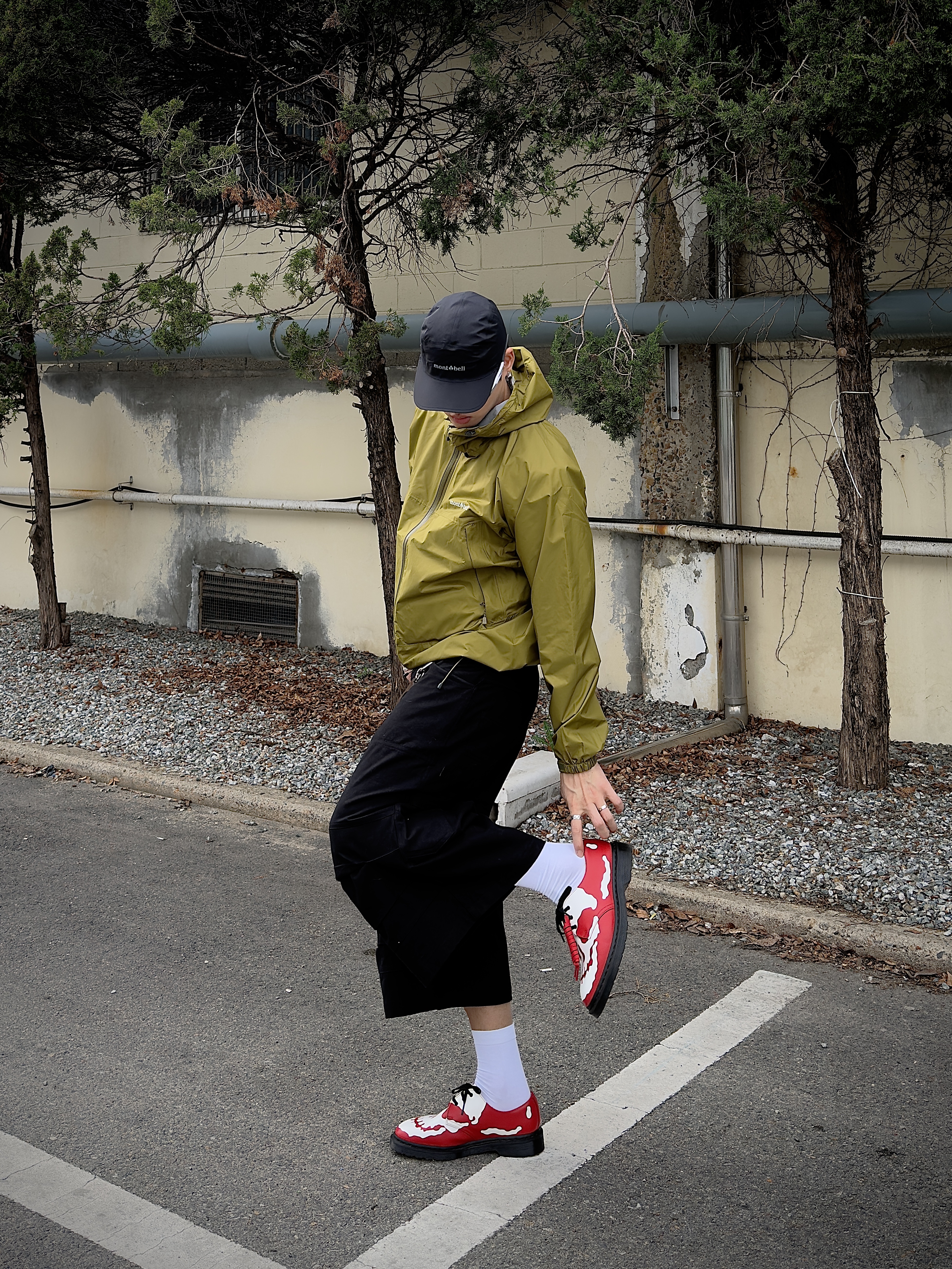[KREAM 단독] runwhither Race L001 Silver, Dr. Martens x Supreme 1461 3-Eye Shoe Red - 25FW 착용 스타일 - 3