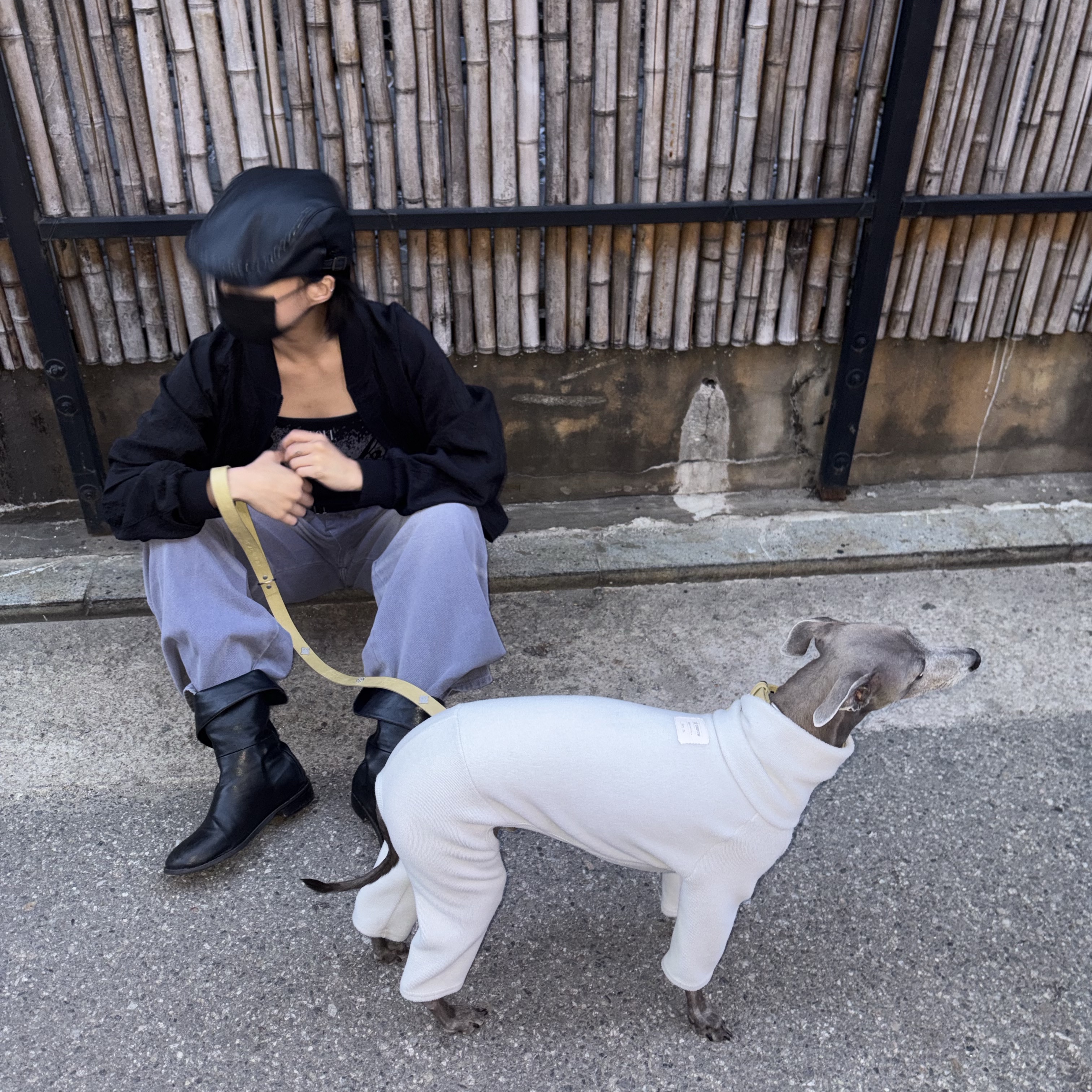 Bsrabbit Sheer Cotton Bomber Jacket Black, Bsrabbit Barrel-Leg Vintage-Washed Denim Pants Ash Purple 착용 스타일 - 4