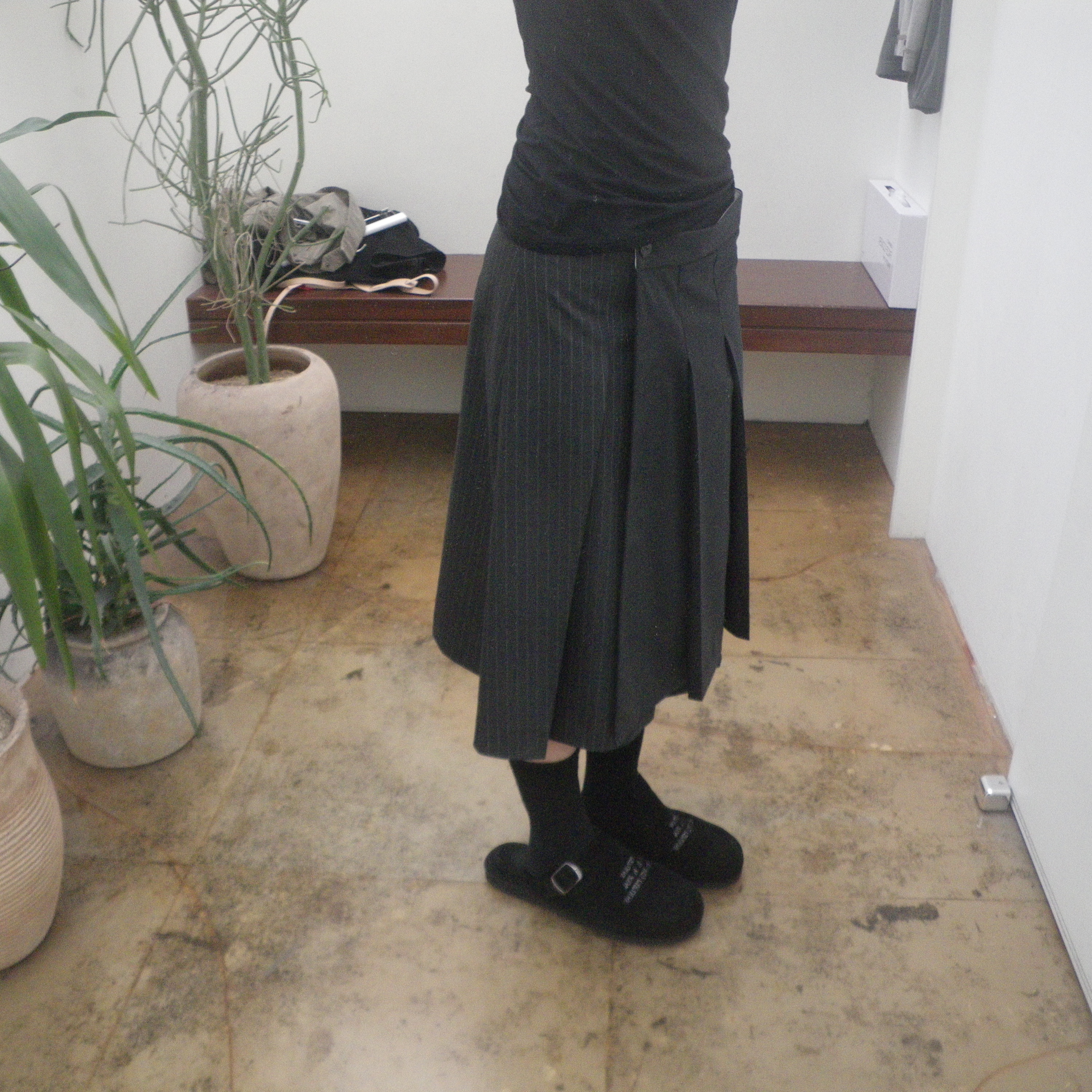 [더블적립] Polyteru Women Pleated Wrap Skirt Black, [더블적립] Polyteru Women Pleated Wrap Skirt Charcoal 착용 스타일