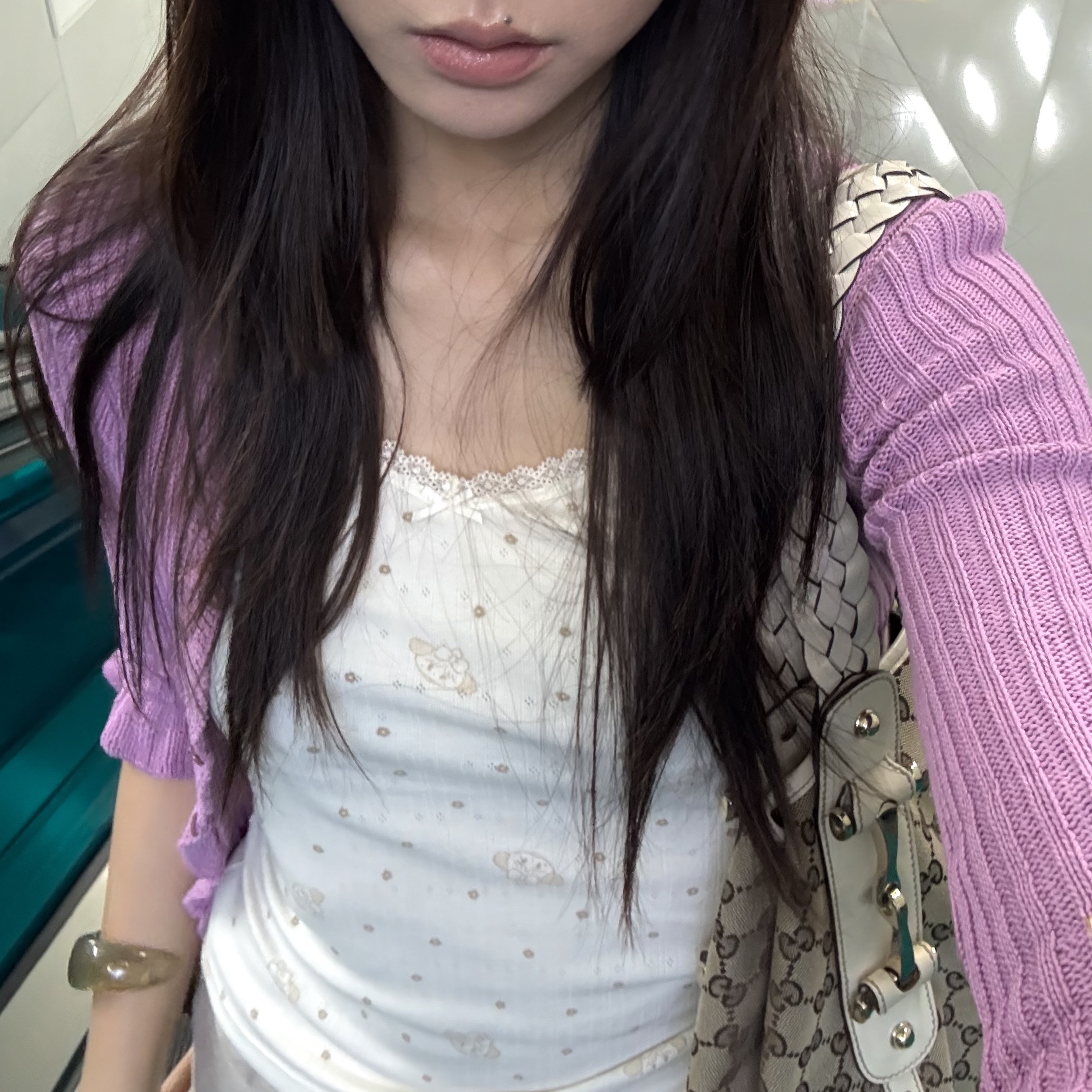 [KREAM 단독] Maison Cleo Women Lilac Organic Bamboo Knitted Mi-Long Sleeves Ruffled Cardigan Pink 착용 스타일 - 2