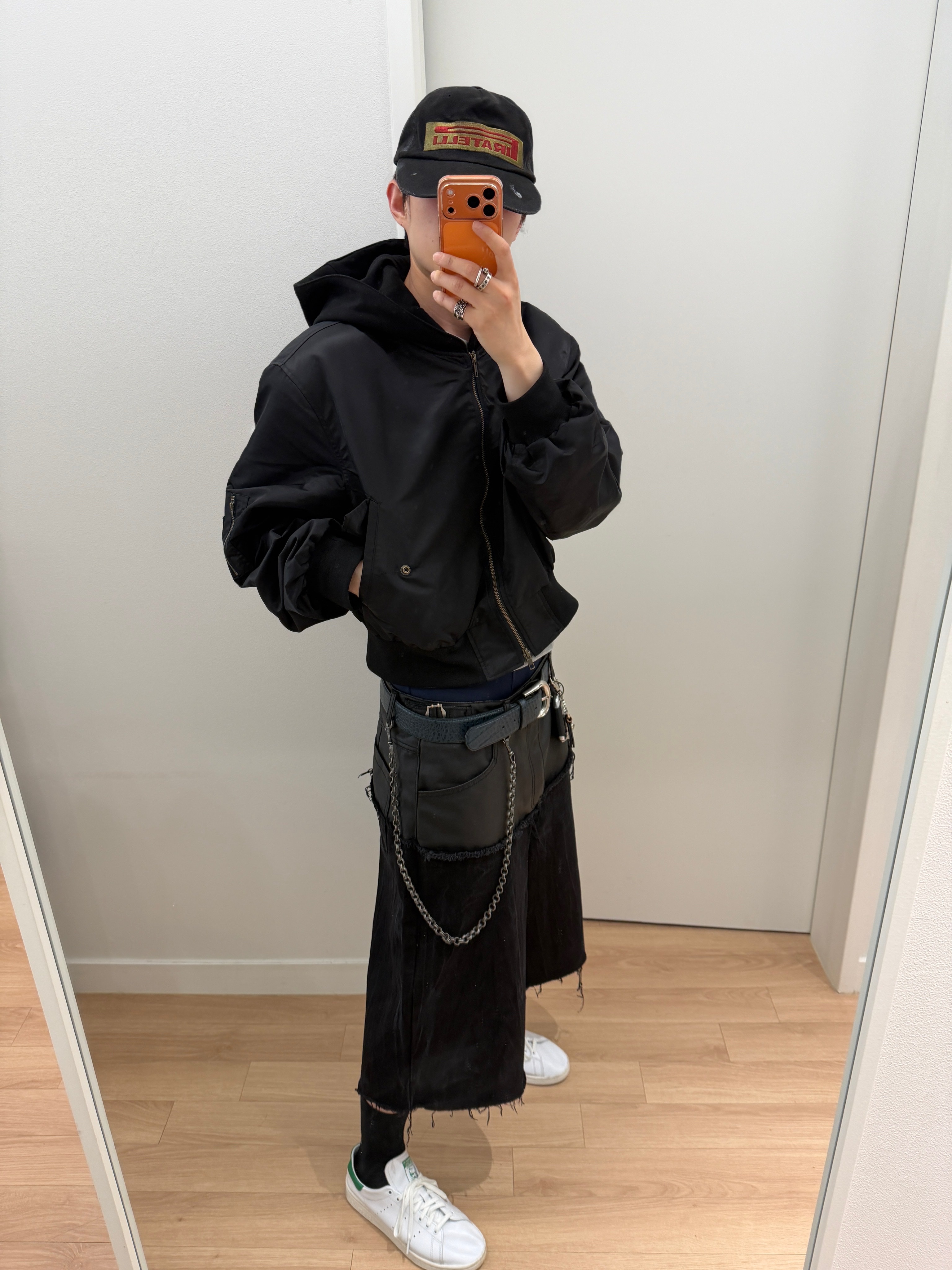 CSC Shifted Cropped Bomber Jacket Black, ROARINGRAD Layered Carbon Bermuda Denim Pants Black 착용 스타일 - 8