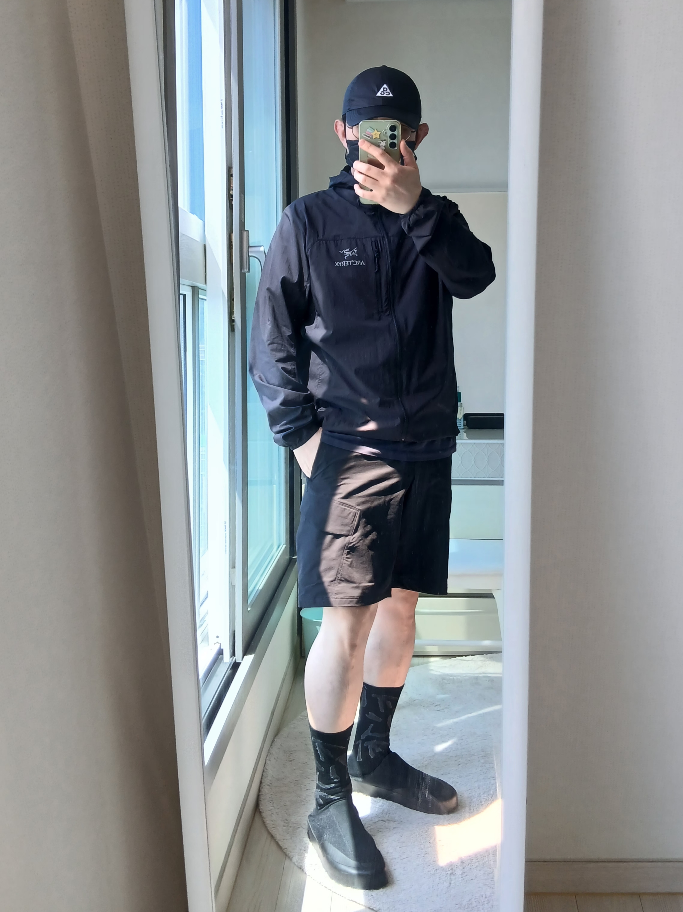 Arc'teryx Kragg Black, Nike ACG Trail Cap Black 착용 스타일 - 2