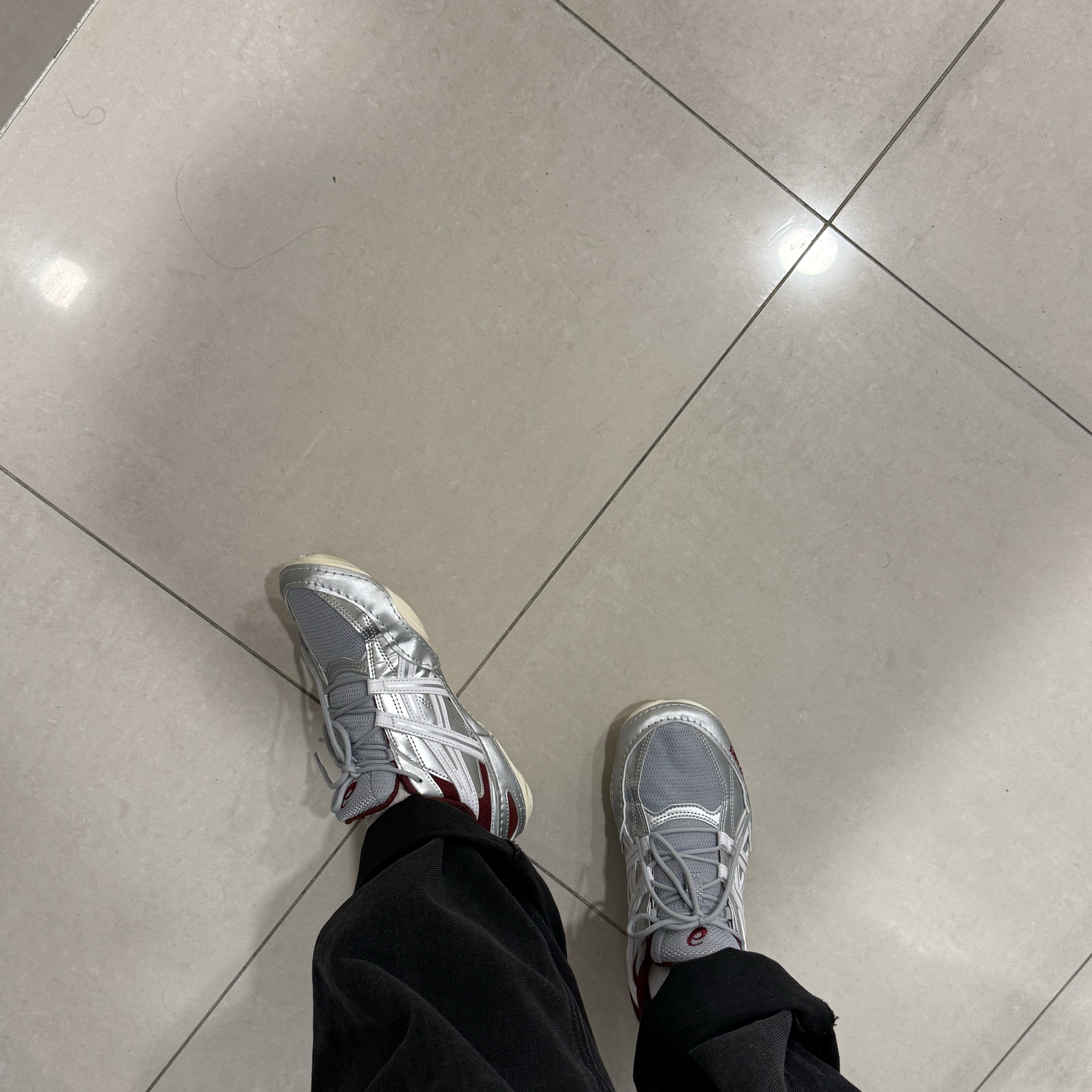 Asics Hypersync Piedmont Grey Pure Silver 착용 스타일