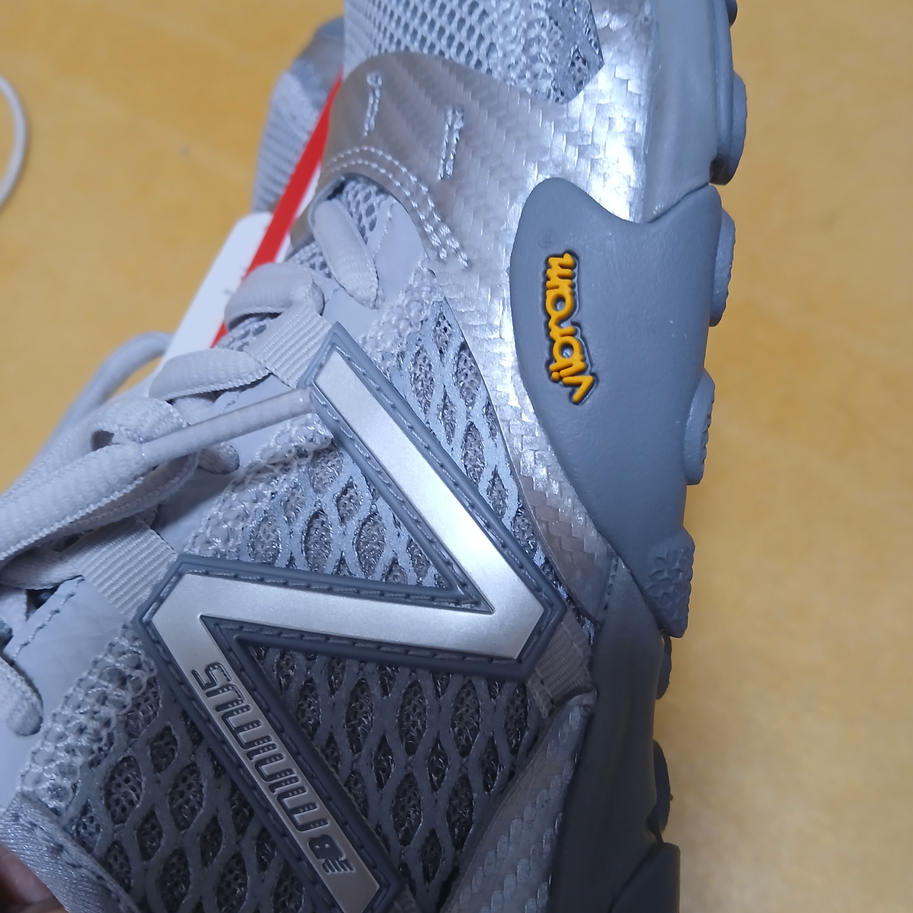 New Balance Minimus MT10O Slate Grey Silver Metallic 착용 스타일 - 7