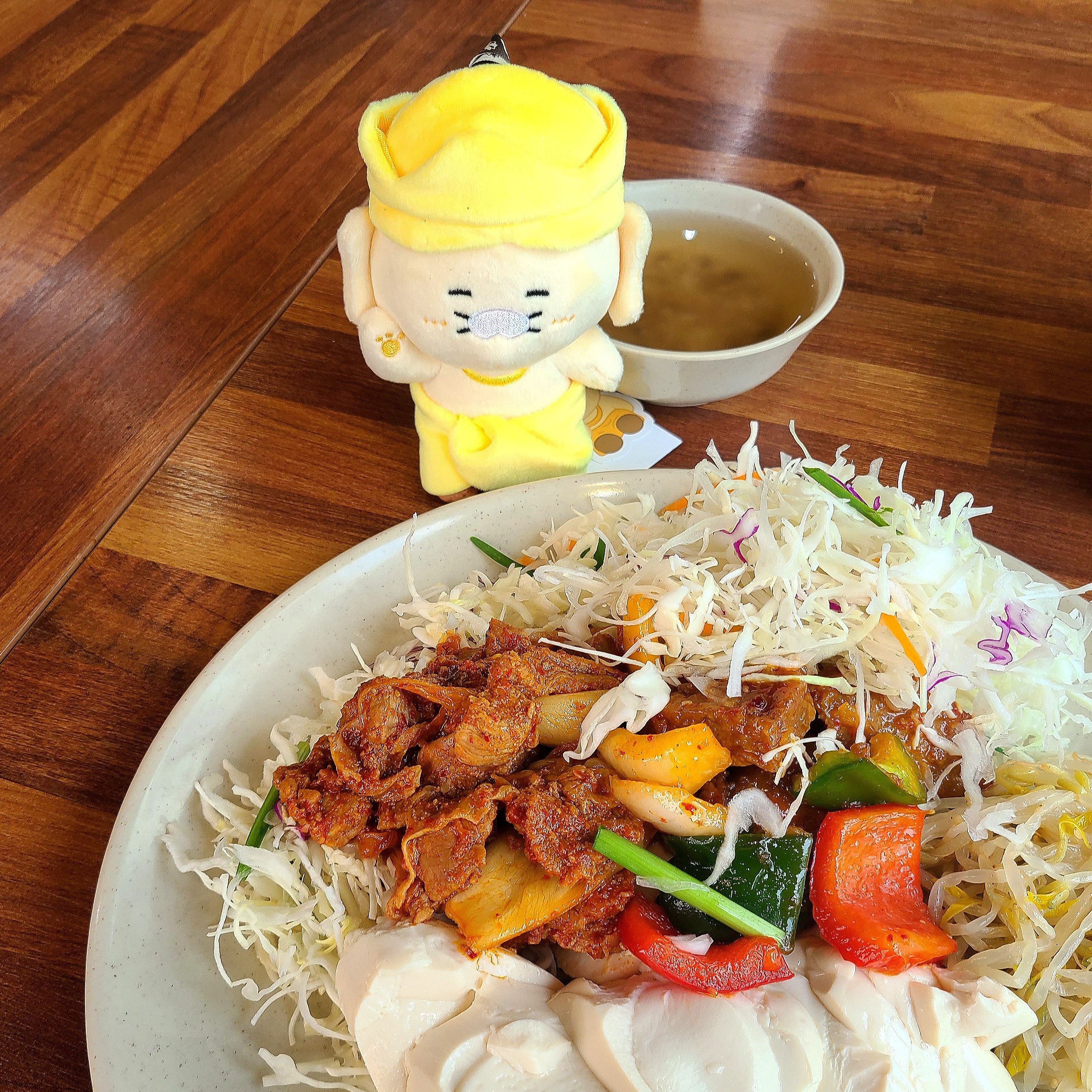Muds x Kakao Friends Chunshik Pensive Bodhisattva Plush Keyring 착용 스타일