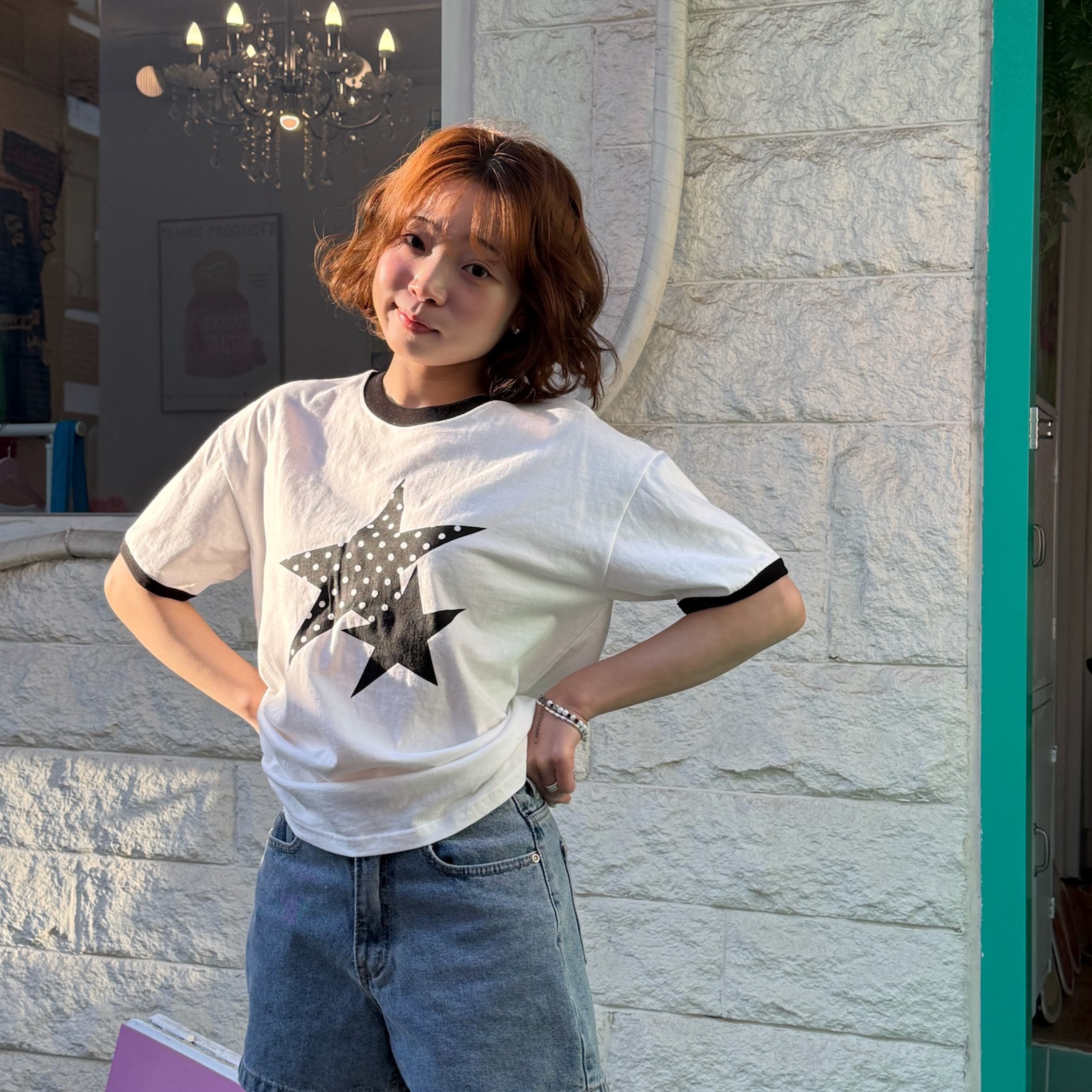 AMOU Two Star Ringer T-Shirts White, AMOU Two Star Ringer T-Shirts Red 착용 스타일 - 3