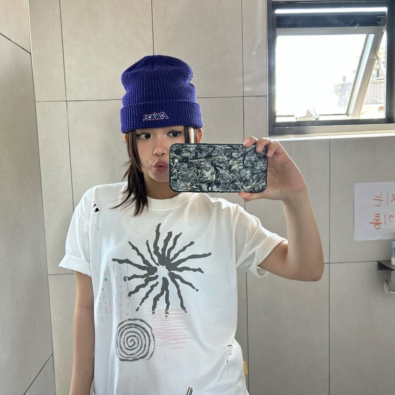 MAINBOOTH Signal T-shirt White 착용 스타일 - 2