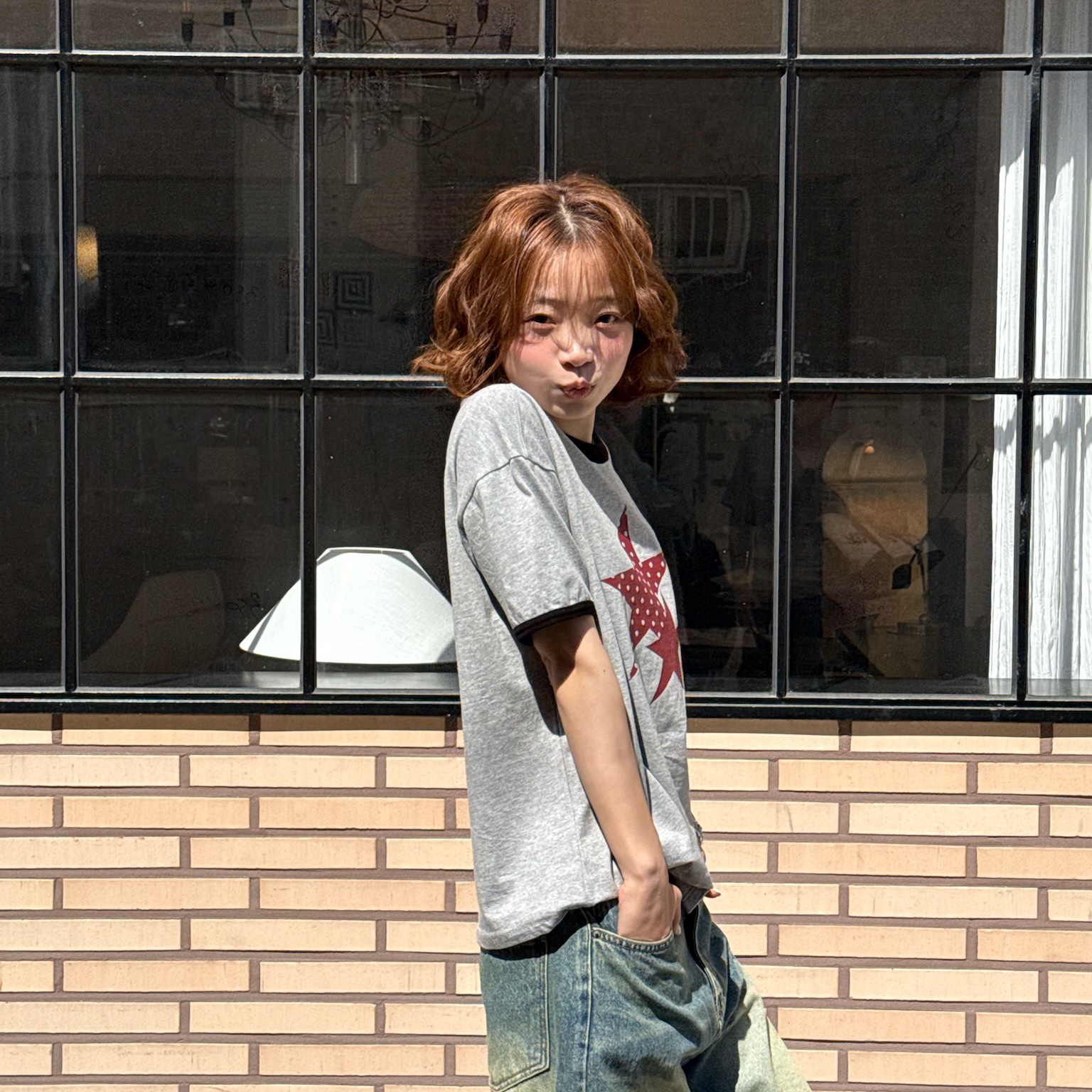 AMOU Two Star Ringer T-Shirts Gray, AMOU Two Star Ringer T-Shirts Red 착용 스타일 - 4